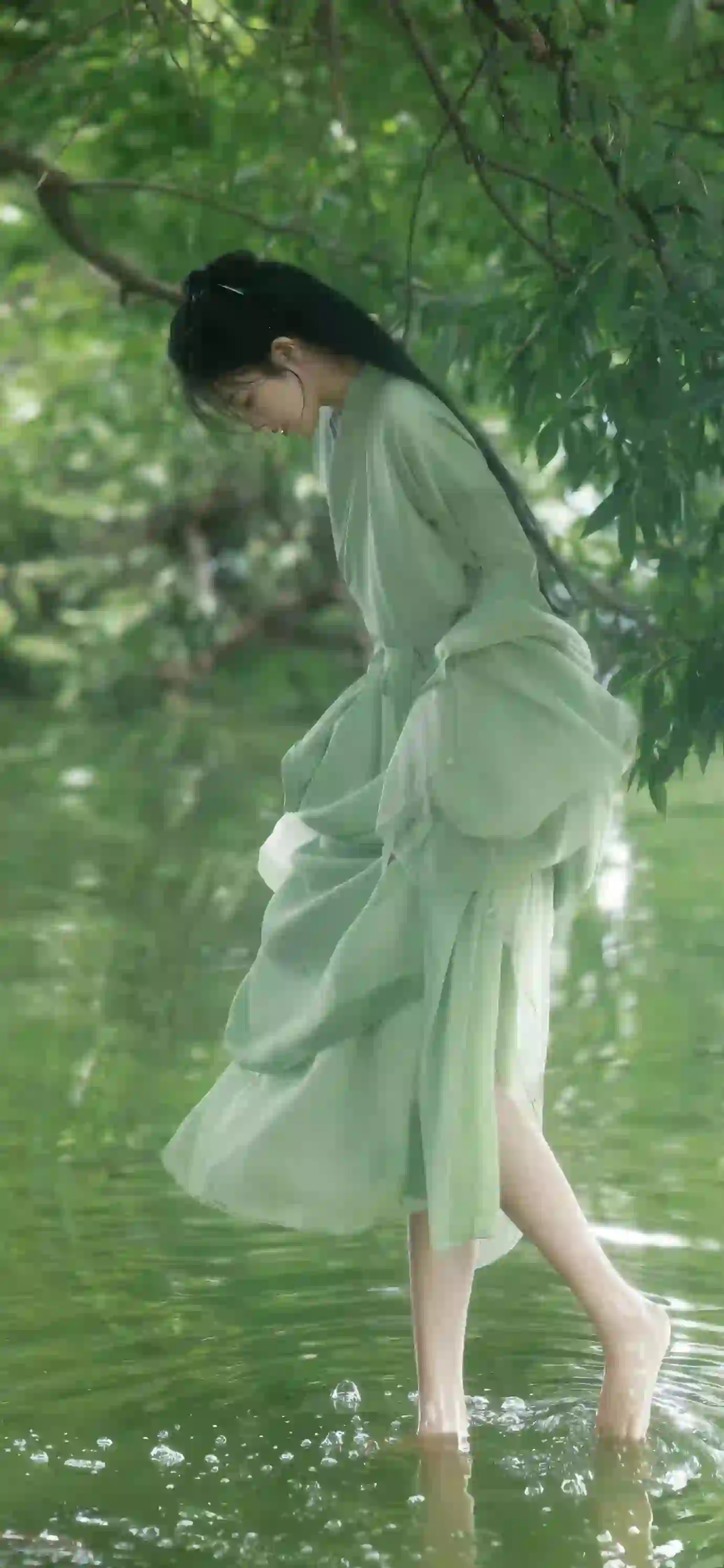 古风汉服美女 玩水 长腿美女 户外 自然