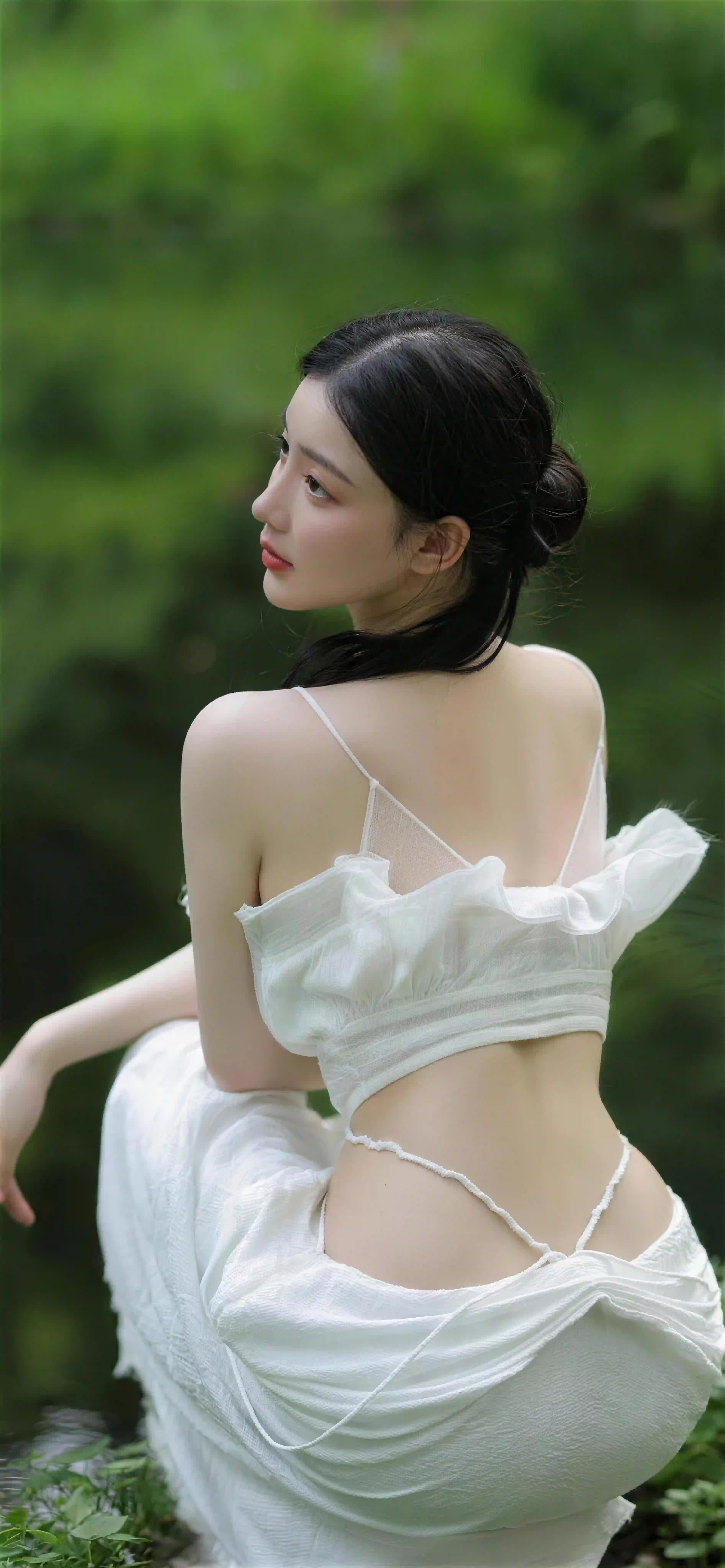 白色吊带 绿色背景 少女 回眸 清新 唯美 人像