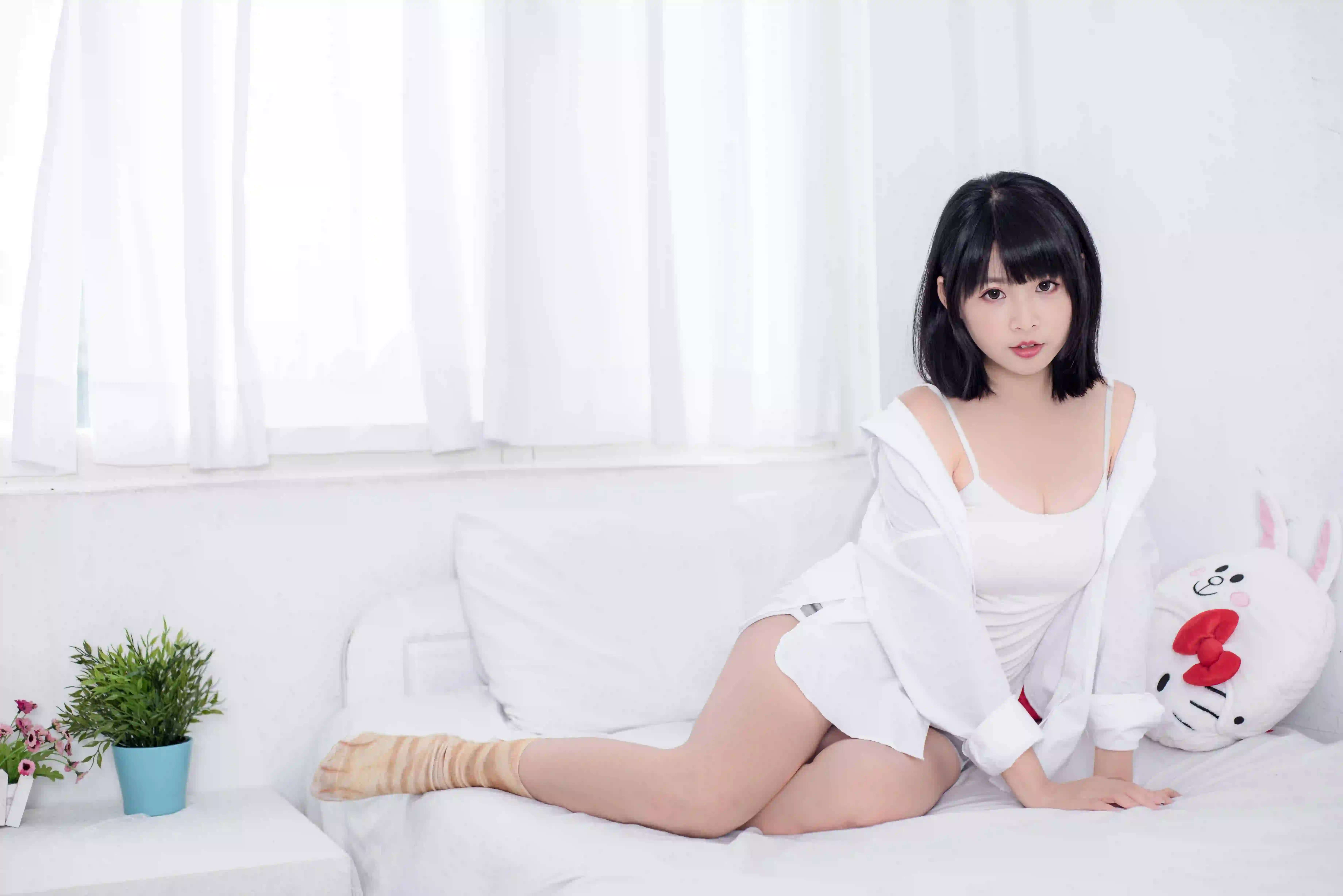 白色衬衫 白色衣服 短发女孩 居家写真 
