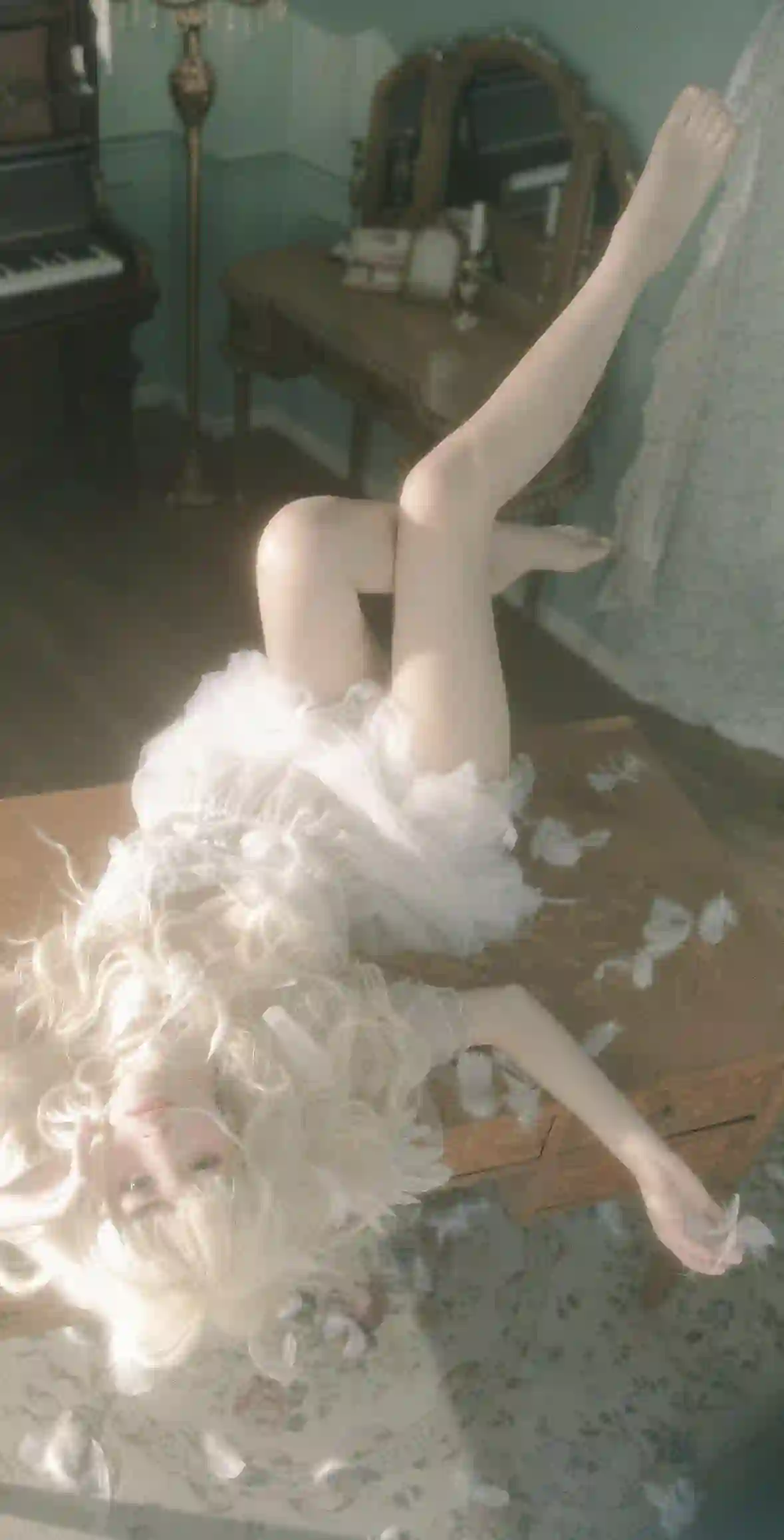 长发美女 美腿 长腿女孩 性感女孩 白色裙子