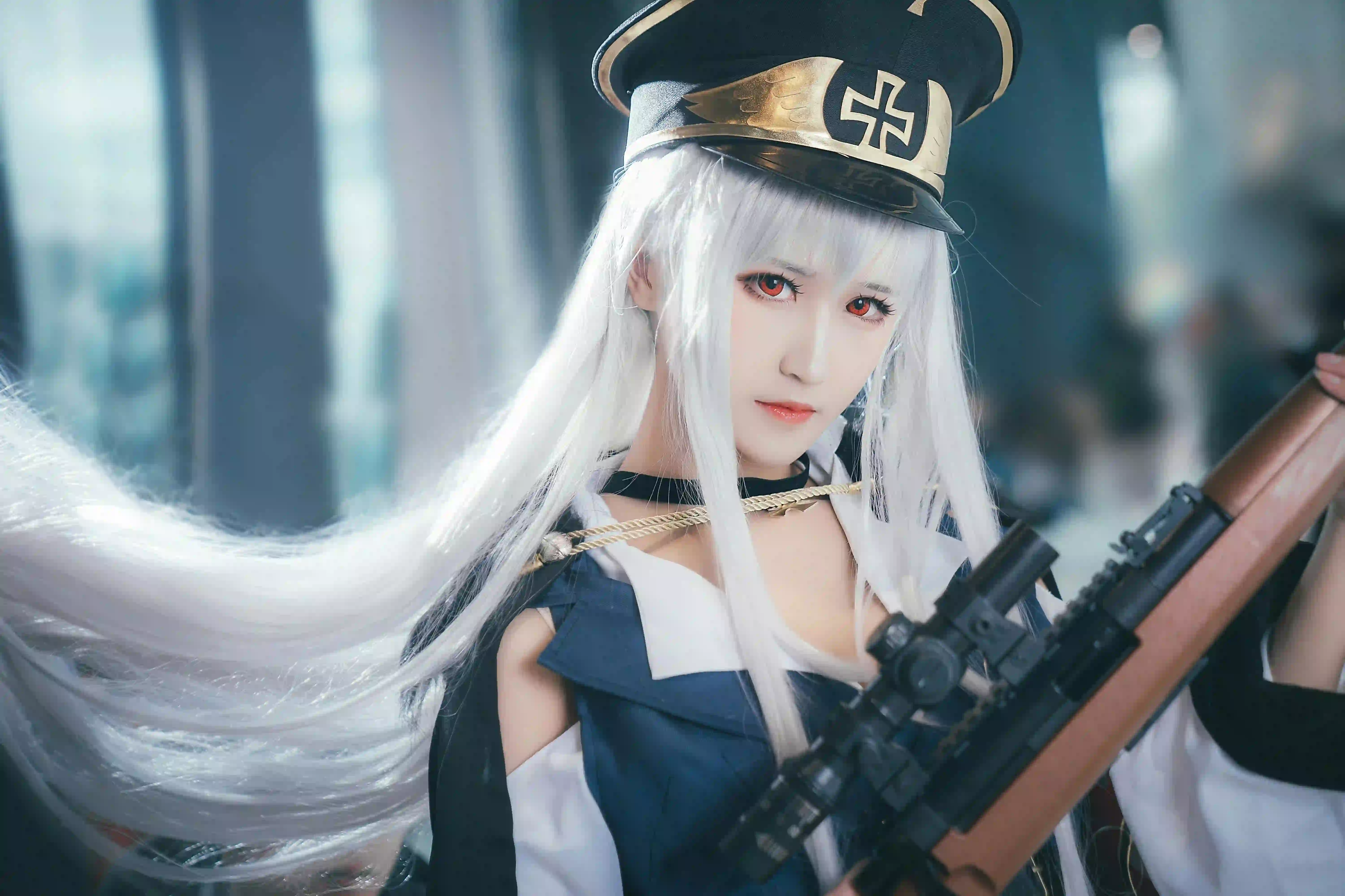长发美女 武器 白发女孩 战斗 酷飒 长发