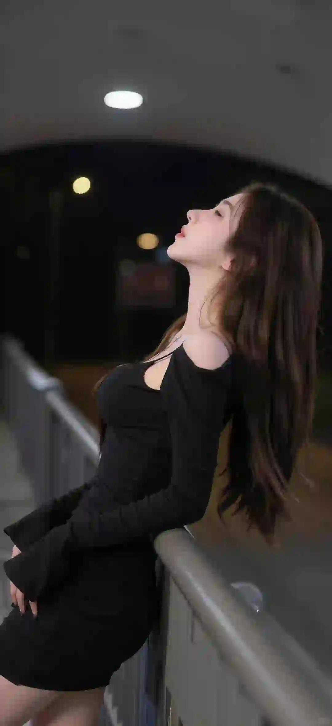 长发美女 清纯 户外 性感穿搭