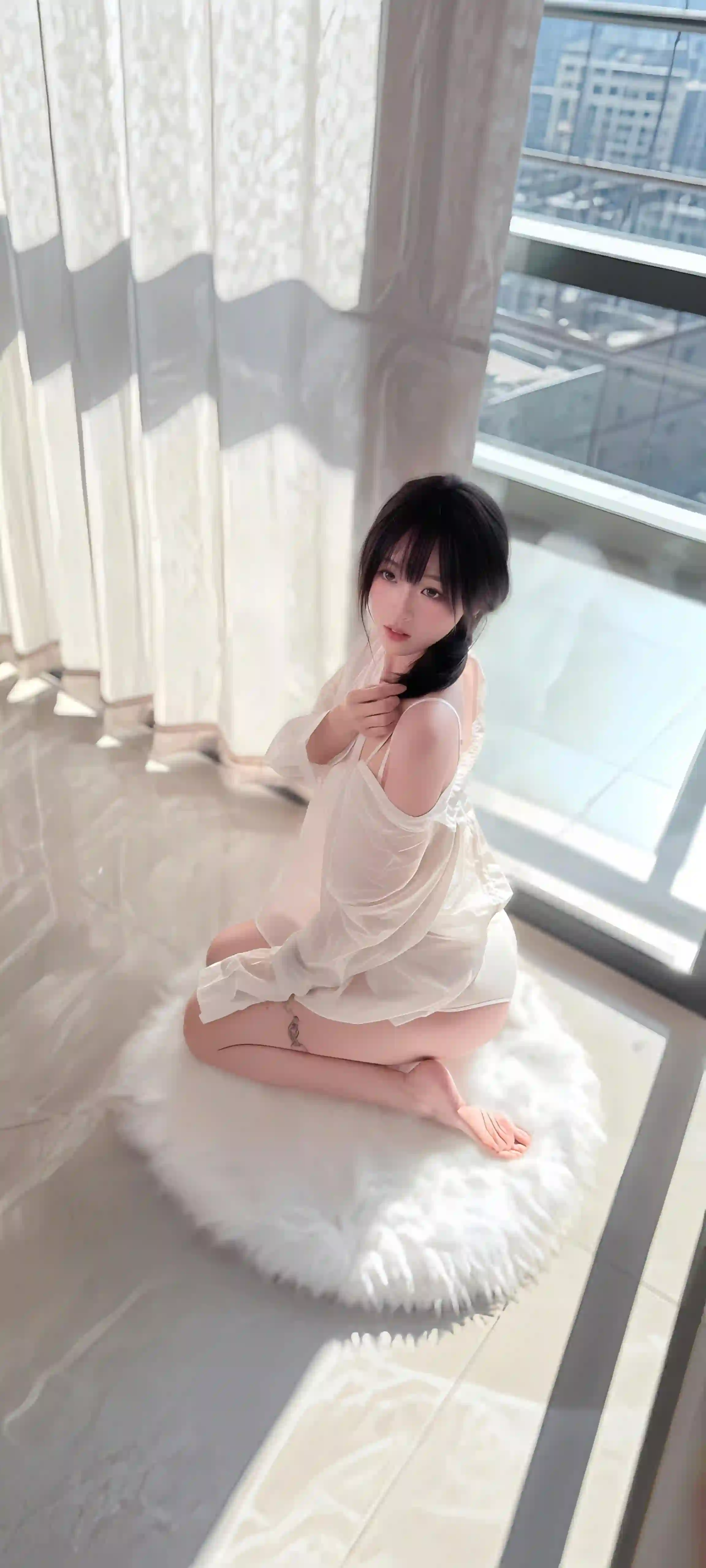 窗边 白衣 少女 跪坐 阳光 毛毯 齐刘海 治愈写真
