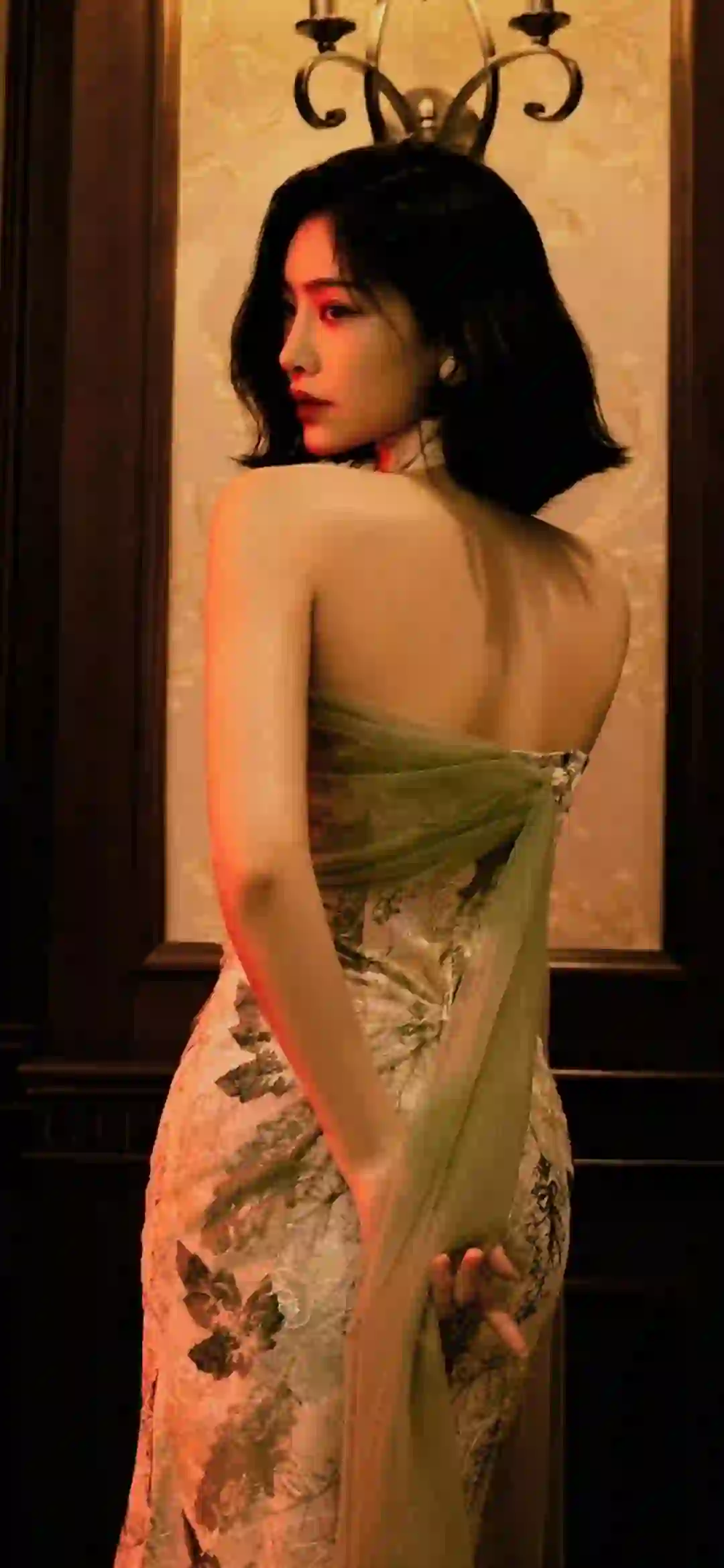 国风 漏背穿搭 短发女孩