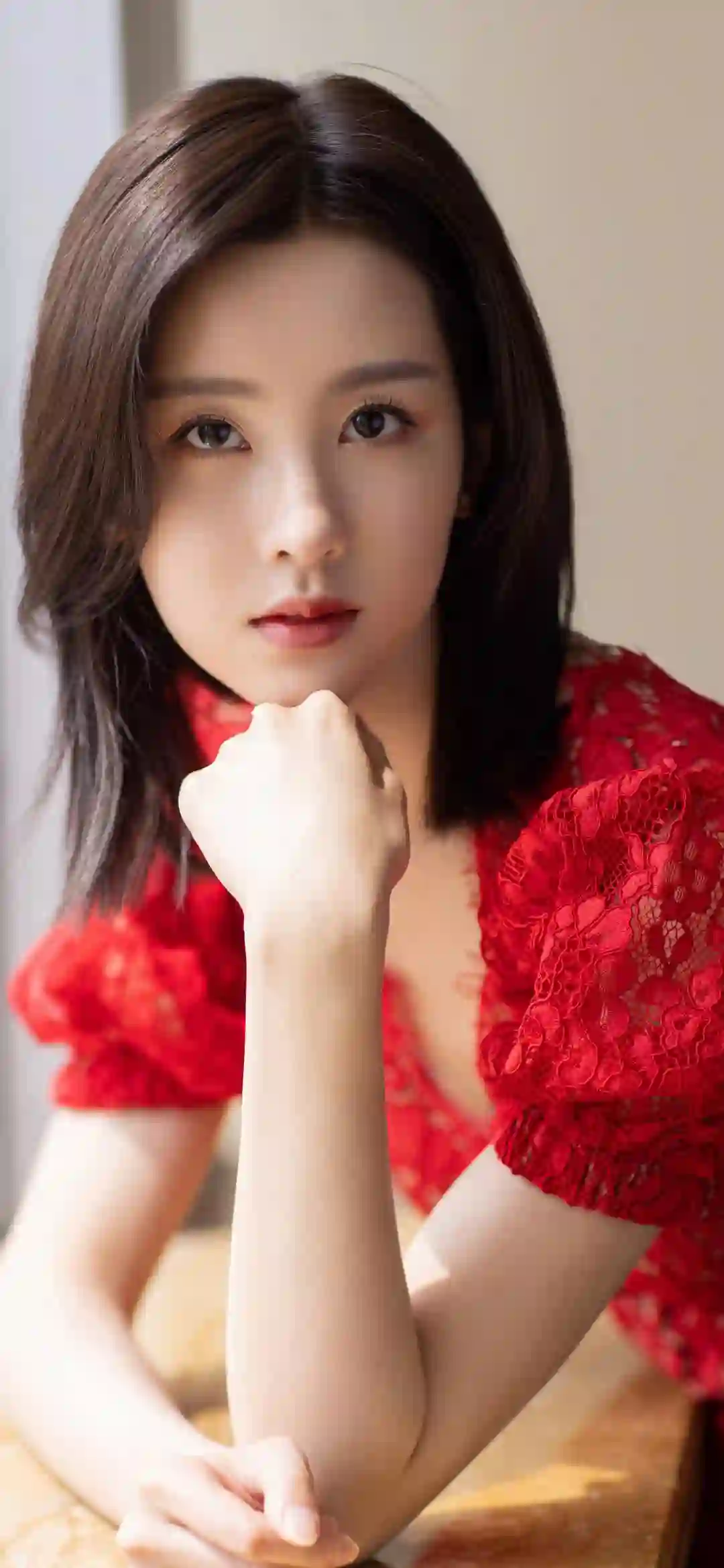 穿红色衣服的长发美女 明星壁纸 陈都灵