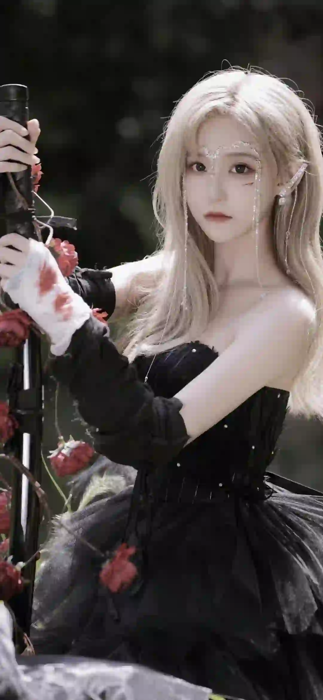 玫瑰花 长发抹胸长裙美女 白色头发 cos