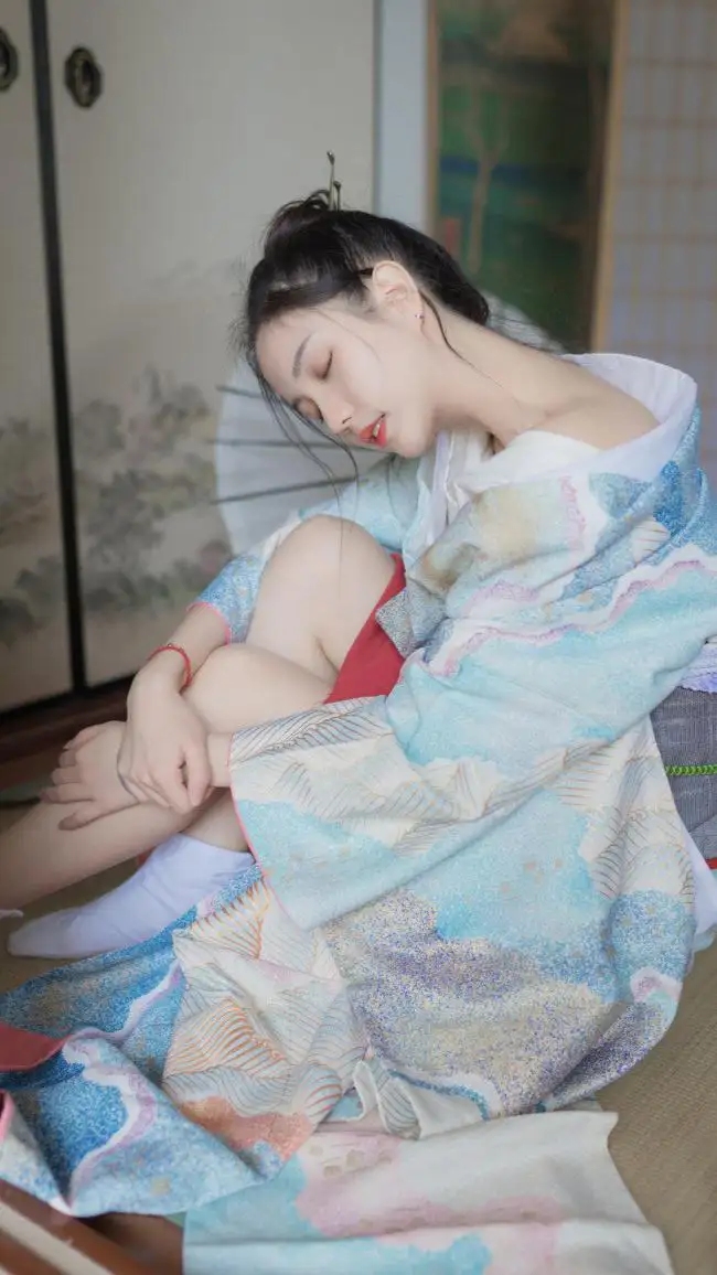 闭眼和服长腿美女｜休闲惬意｜唯美
