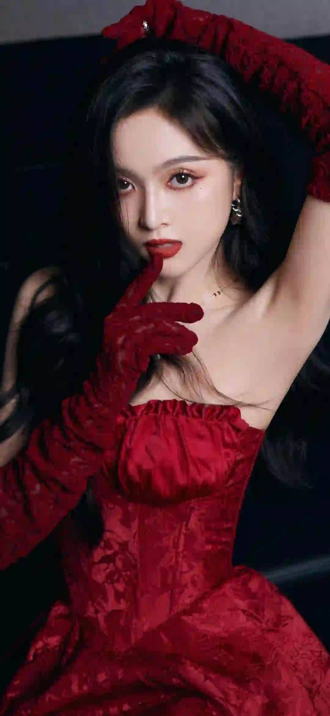 明星壁纸 吴宣仪 长发美女 红色长裙 性感美女