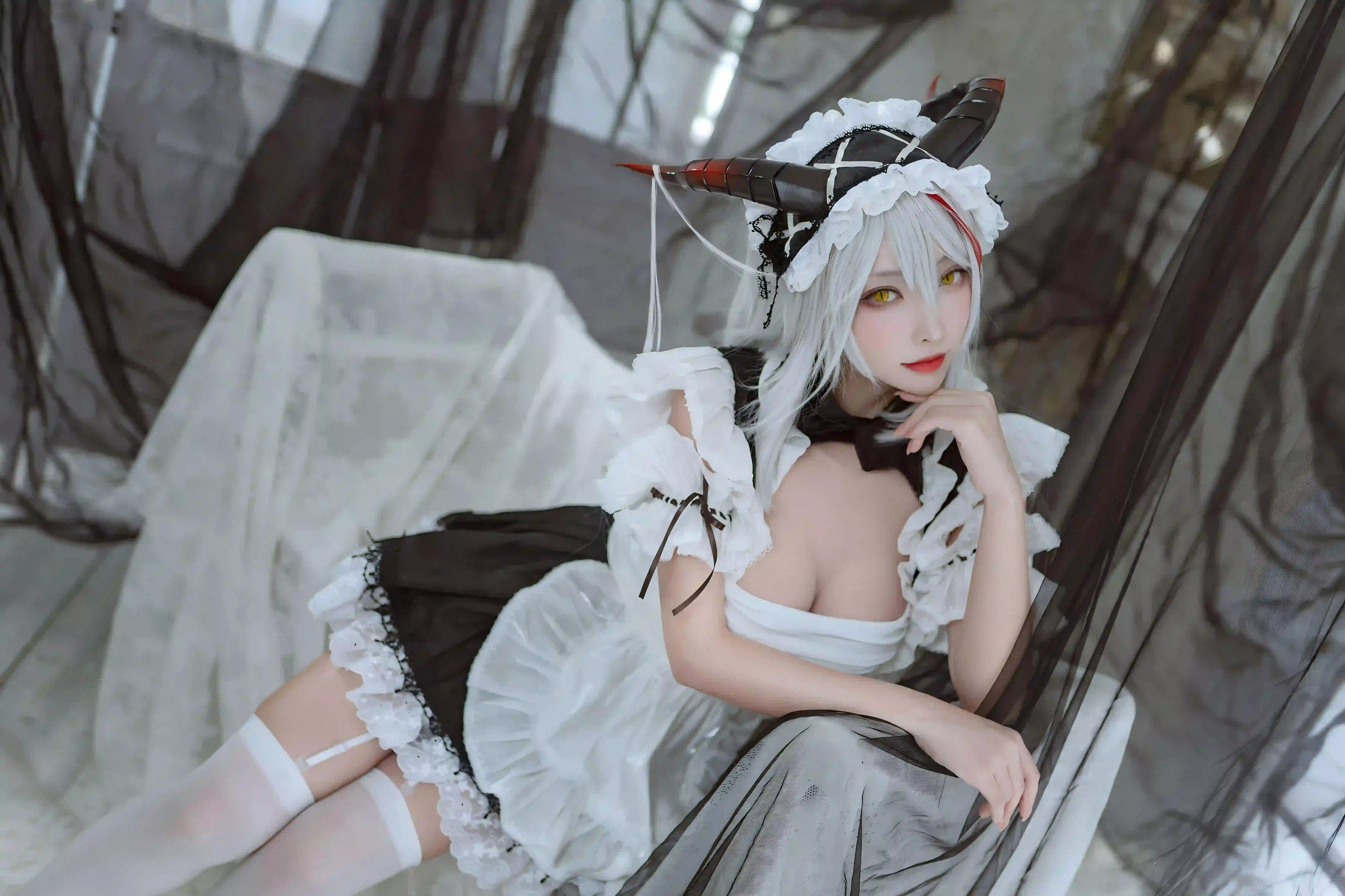 白色头发 长发美女 Coser 白色丝袜 丝袜美腿 