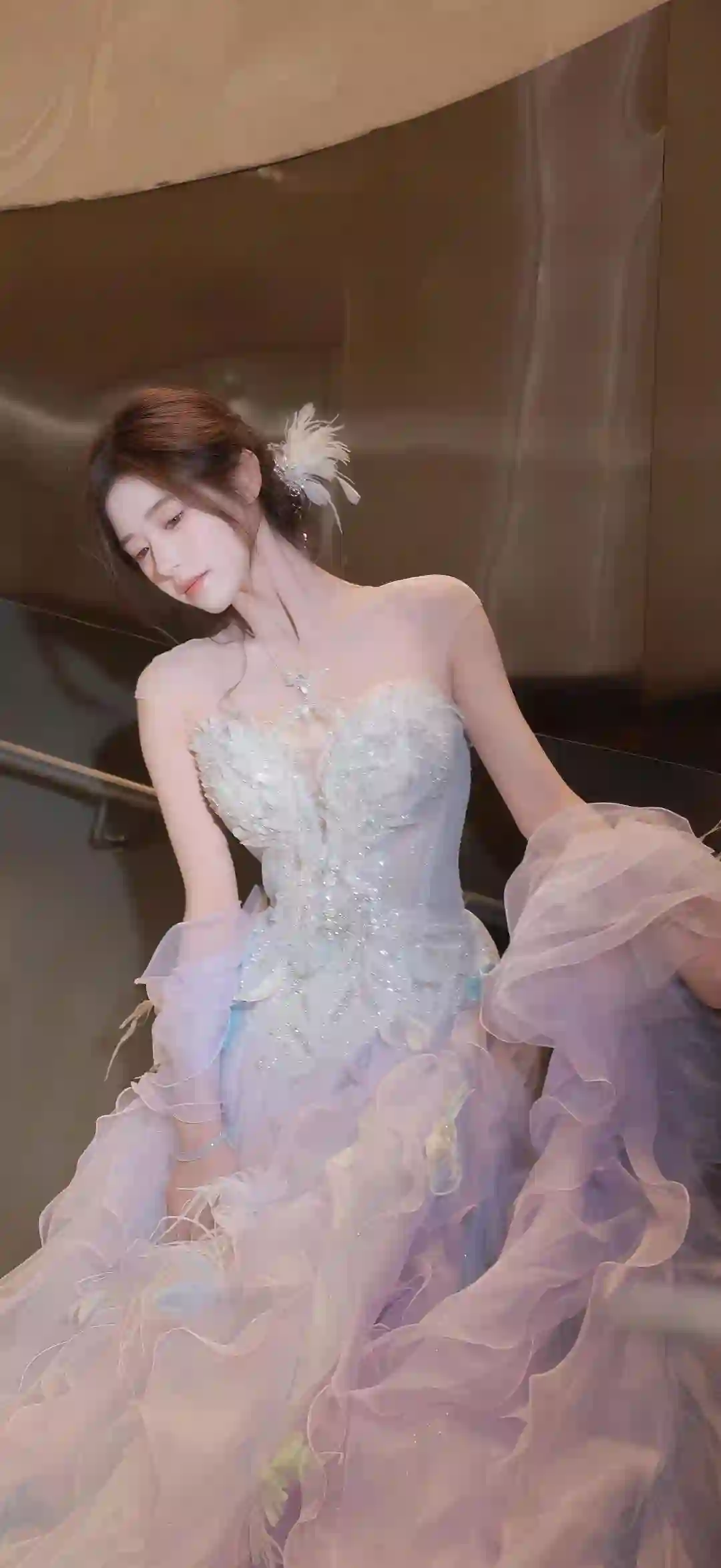 美女 粉红色长裙 抹胸穿搭 性感 