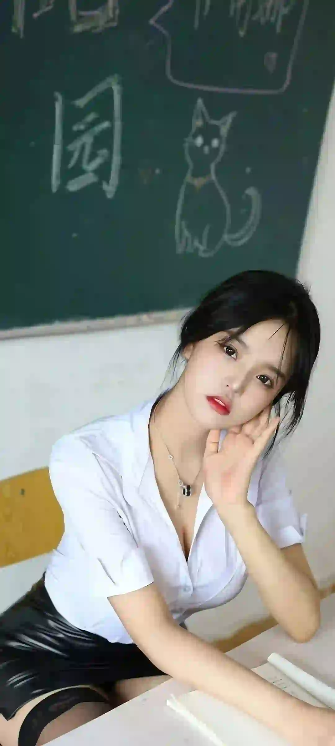 白衬衫 长发清纯美女 学院风格