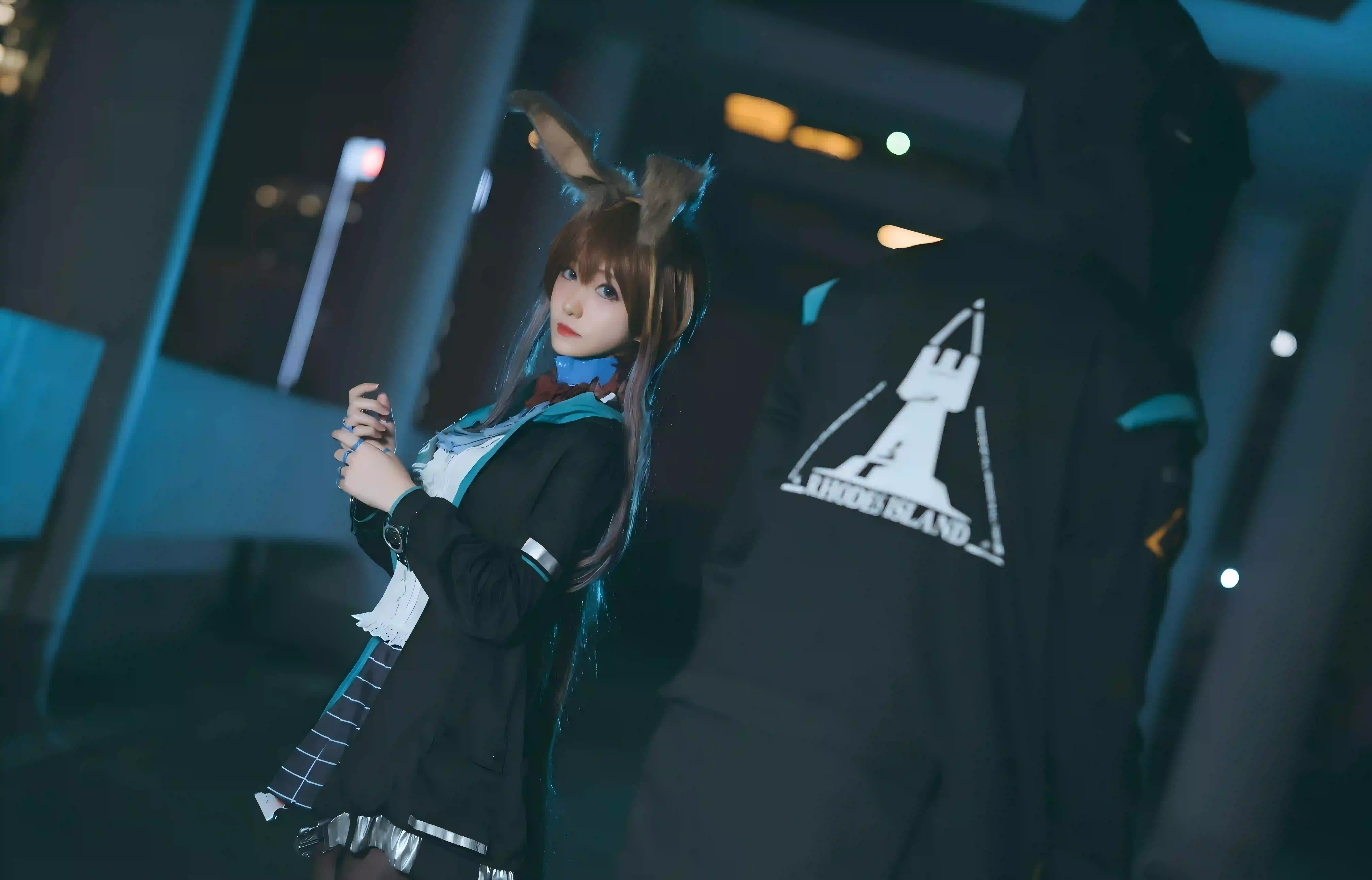 长发cos女孩 暗色调