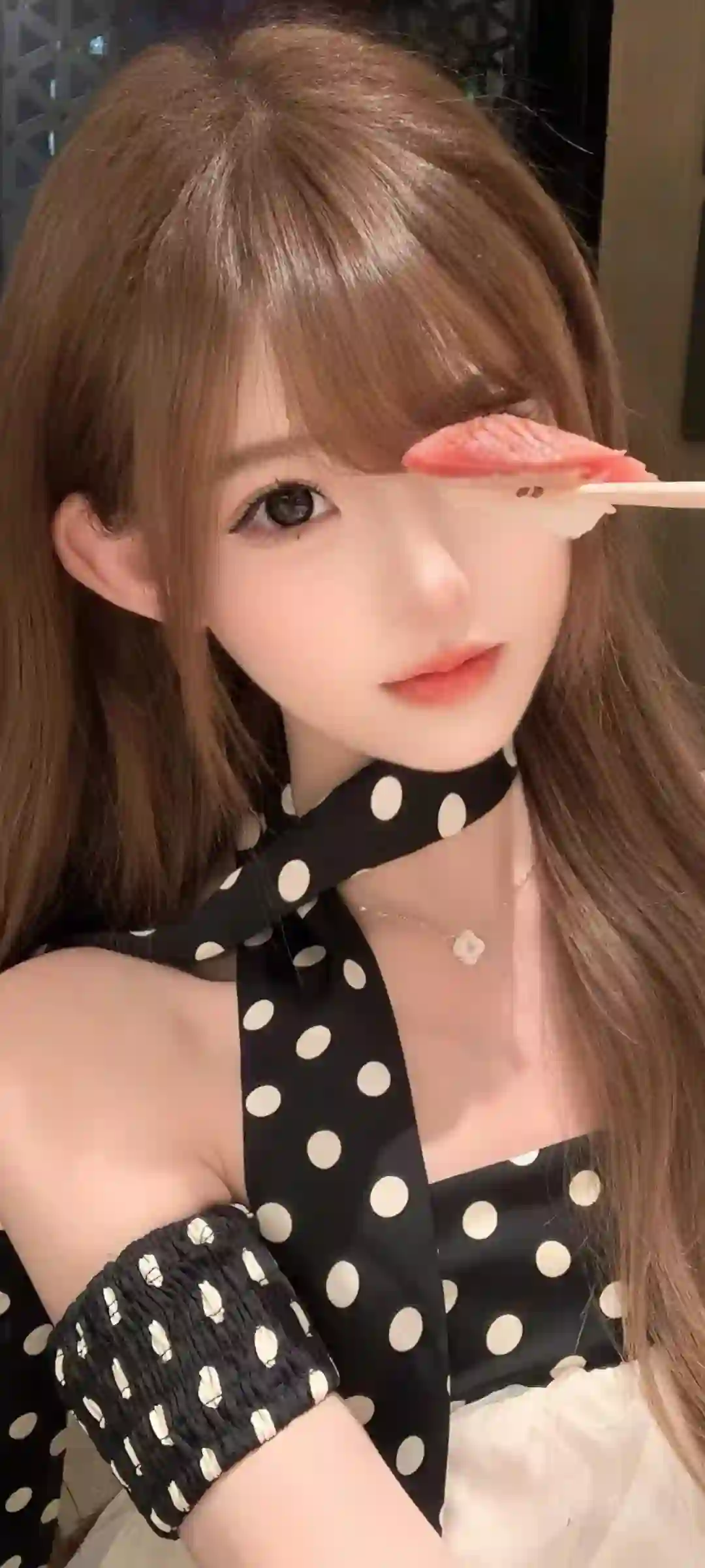 波点裙少女 寿司 俏皮自拍 清纯美女 室内人像