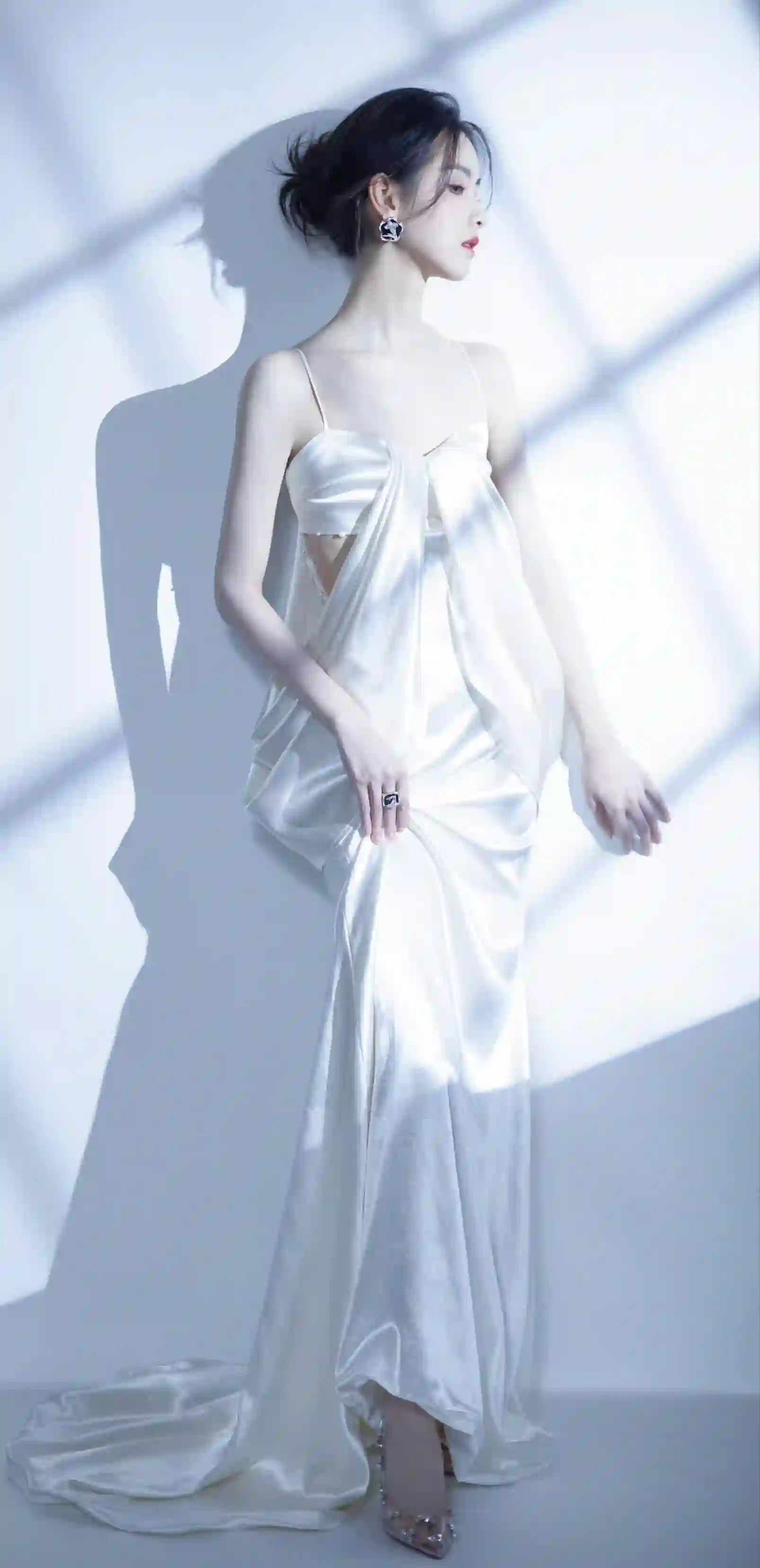白色长裙 吊带美女 陈都灵