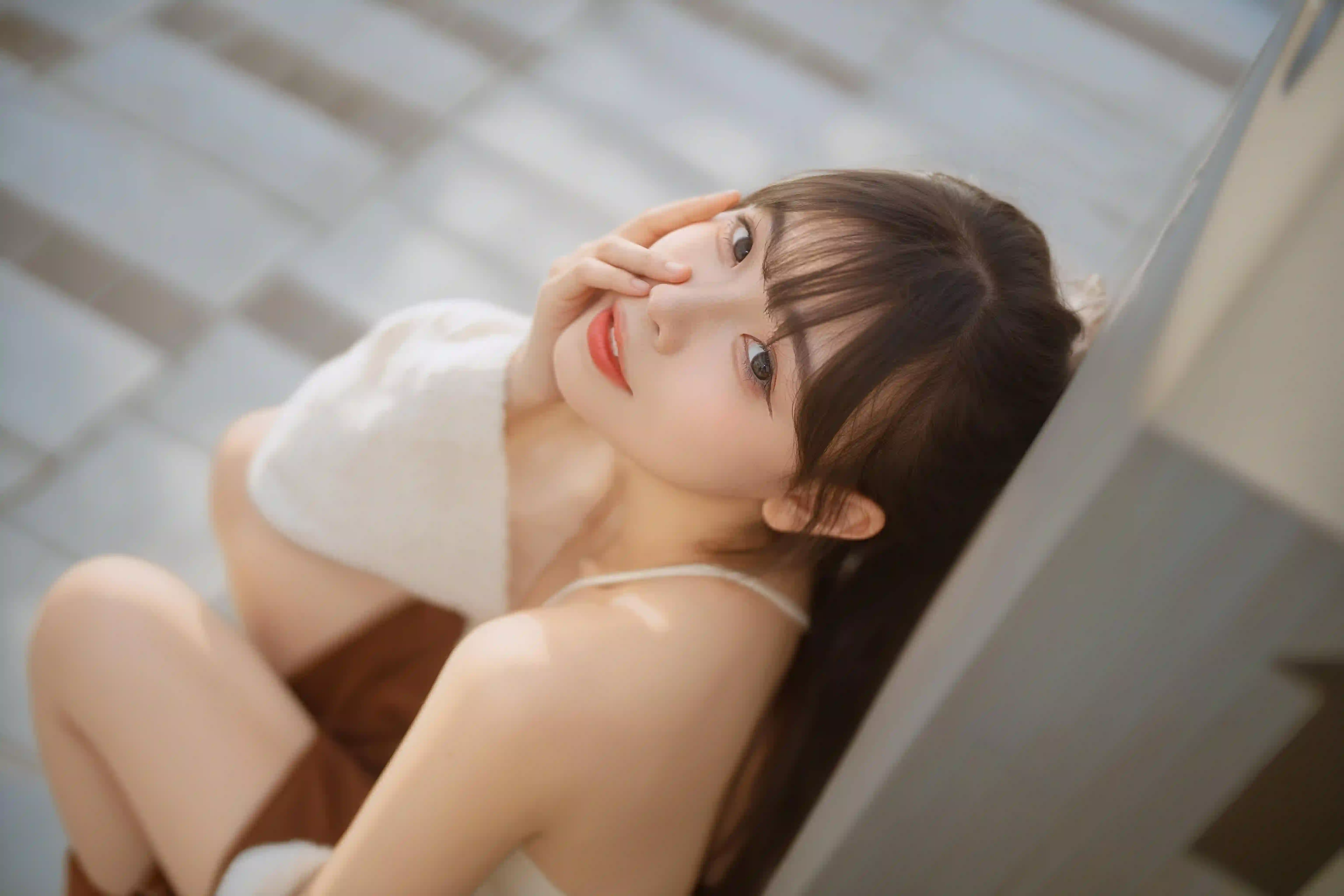 长发白裙女孩 户外写真 微笑 