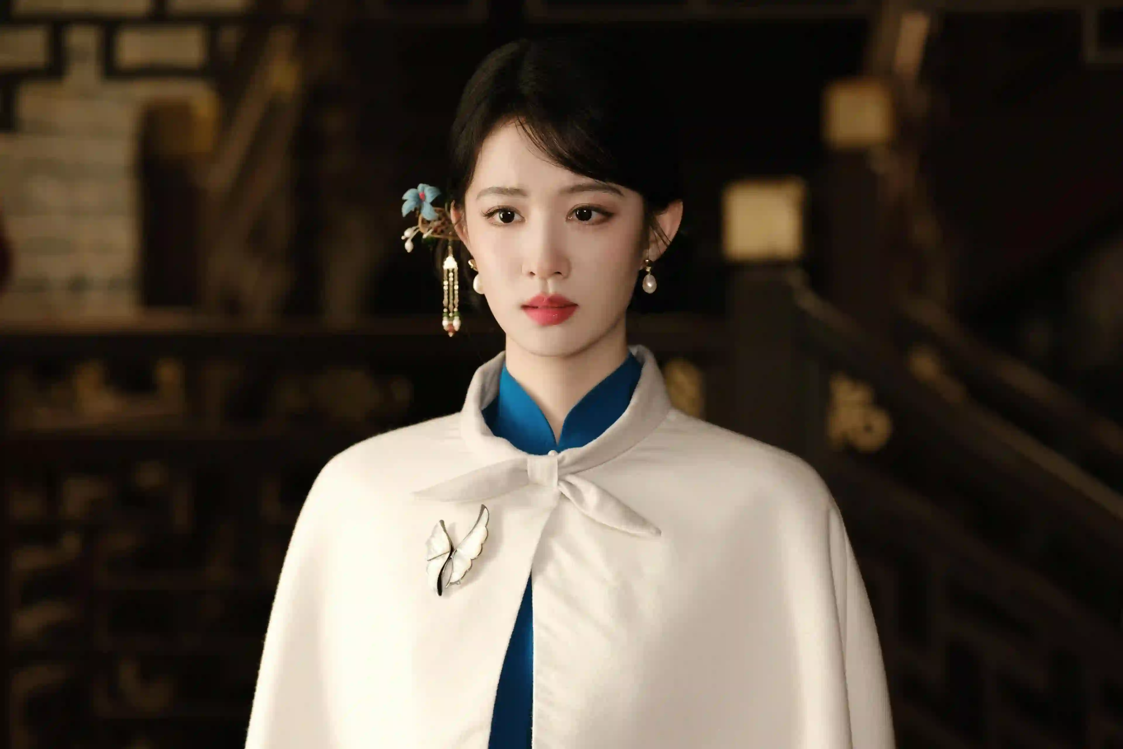 白色披风美女王楚然 古风装扮 