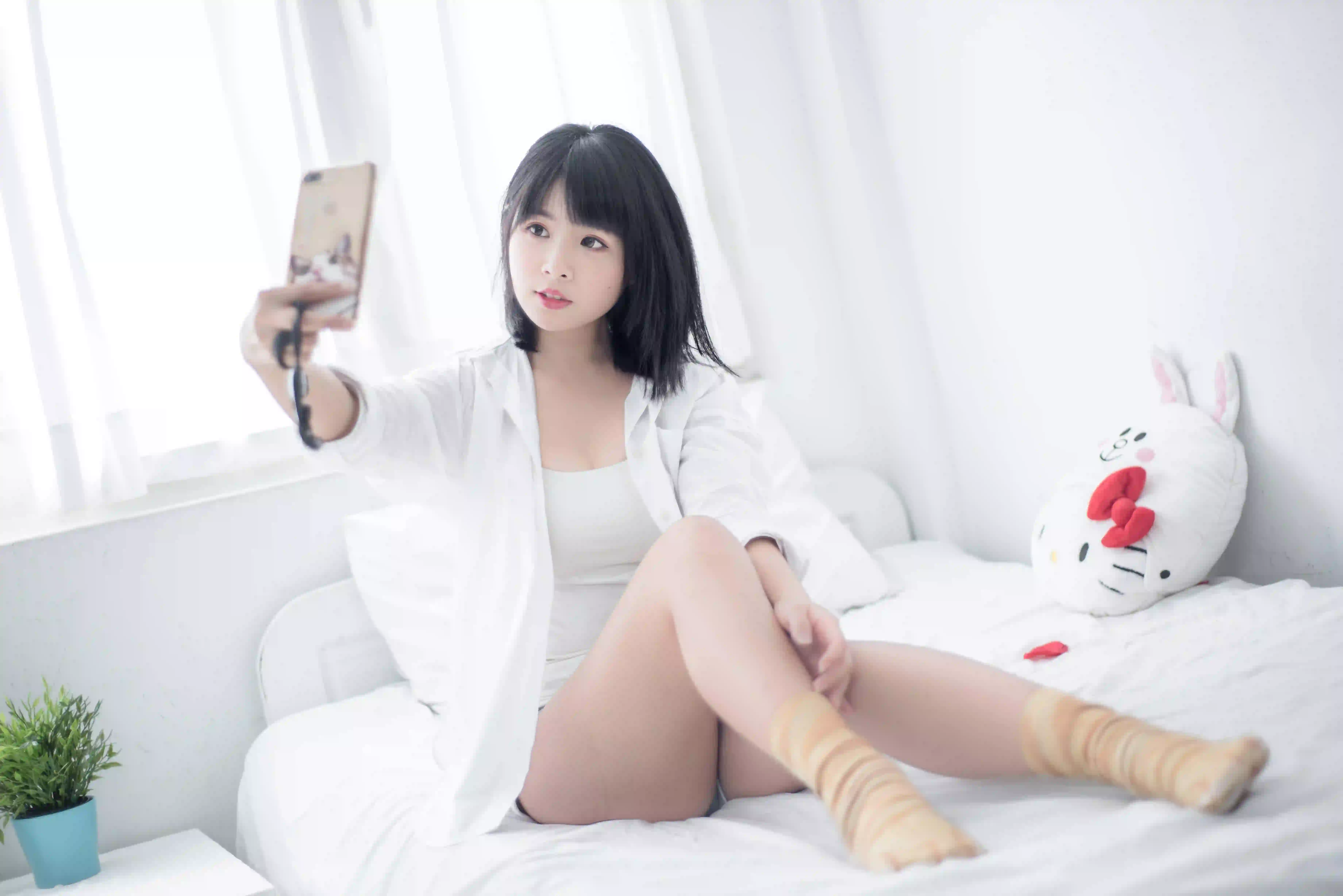 白色衬衫 白色衣服 短发女孩 居家写真 