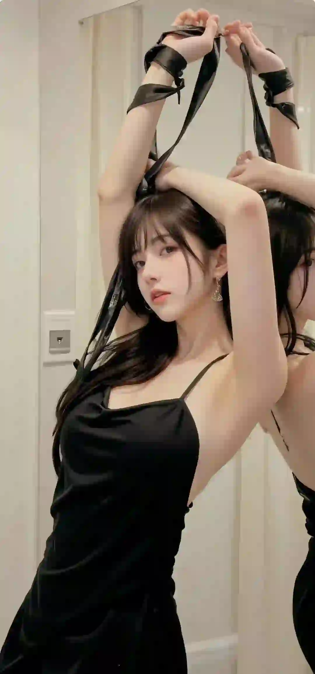 美女 长发美女 黑色吊带 黑色吊带长裙 性感美女