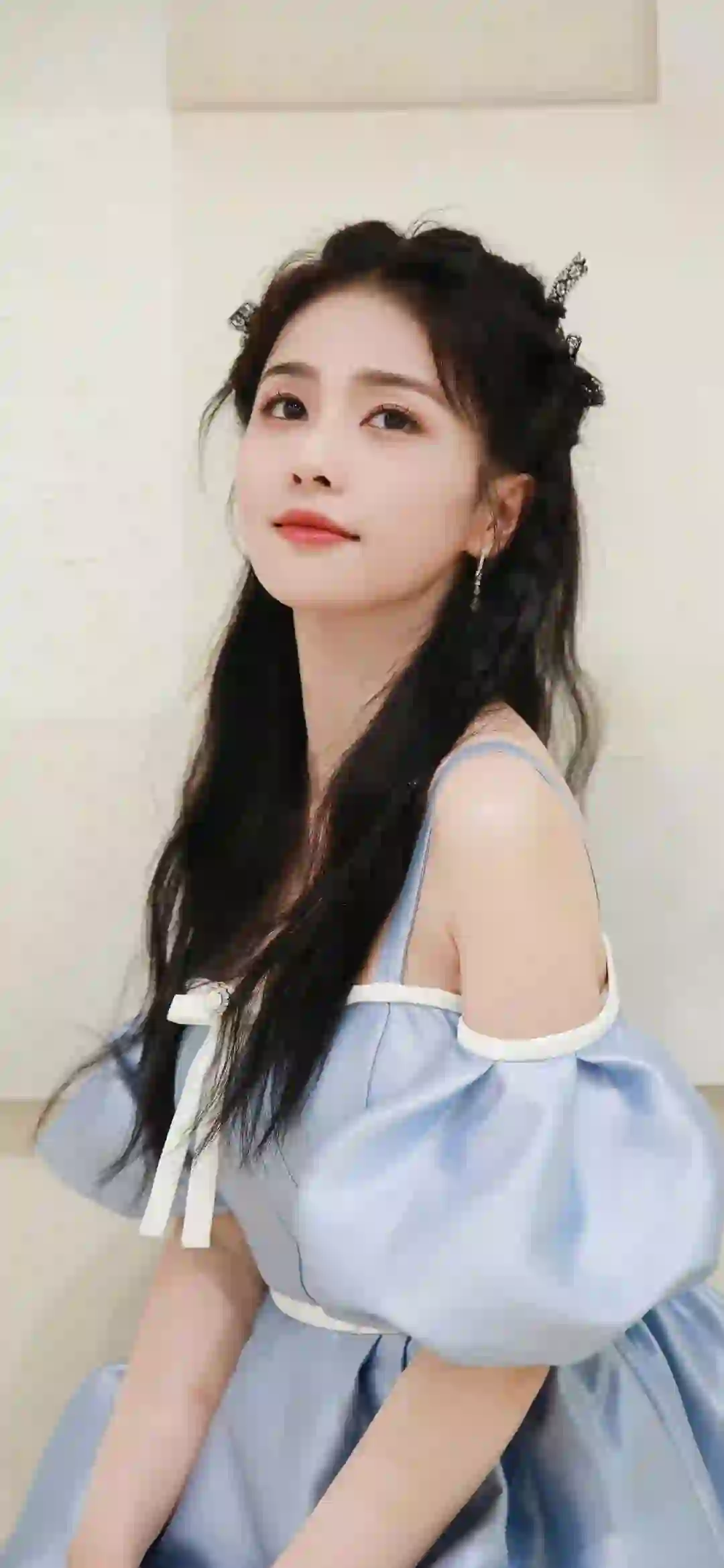 长发可爱女孩 白鹿 吊带美女