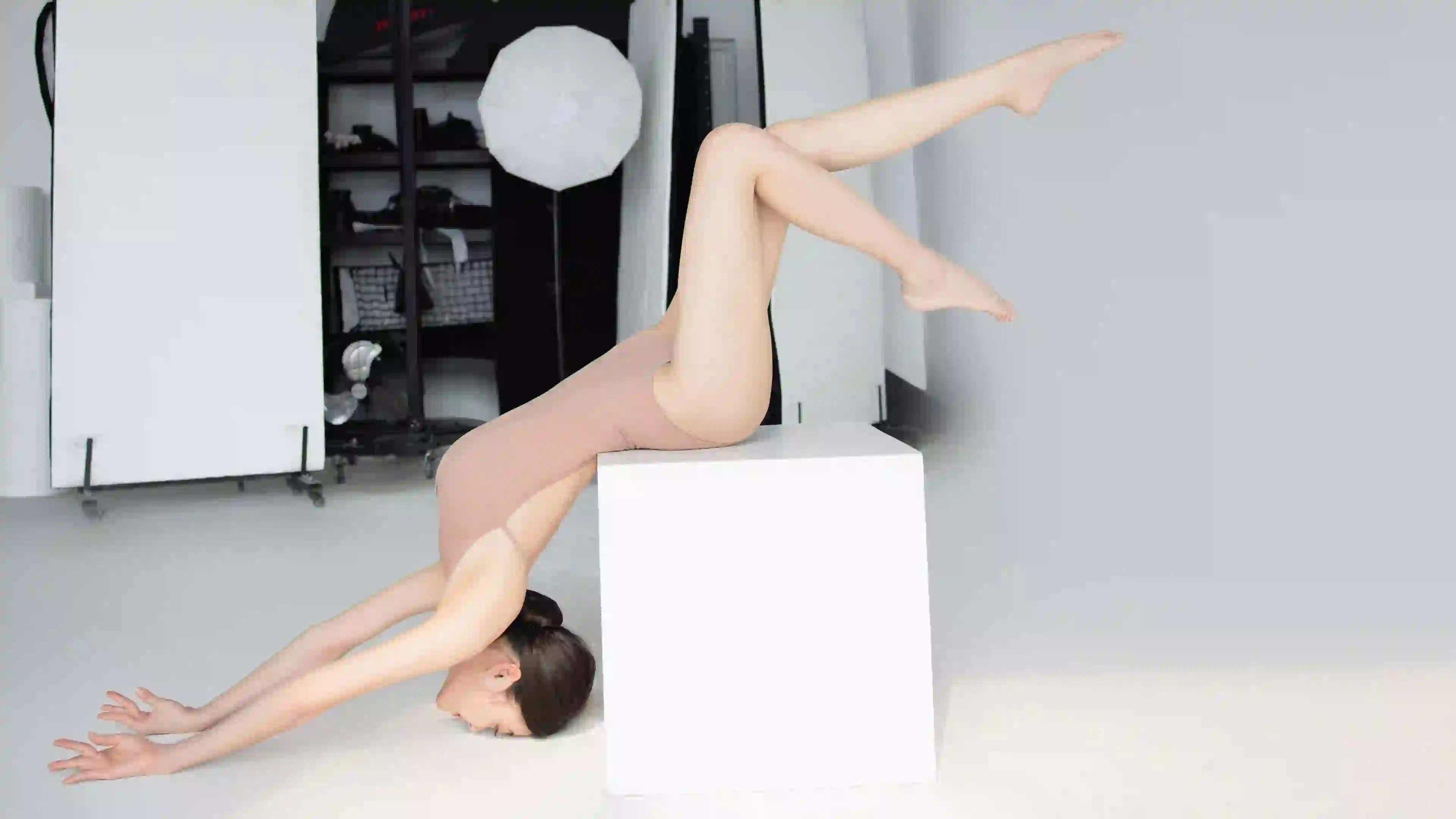 柔软身姿 性感美女 美腿 长腿美女 居家 瑜伽