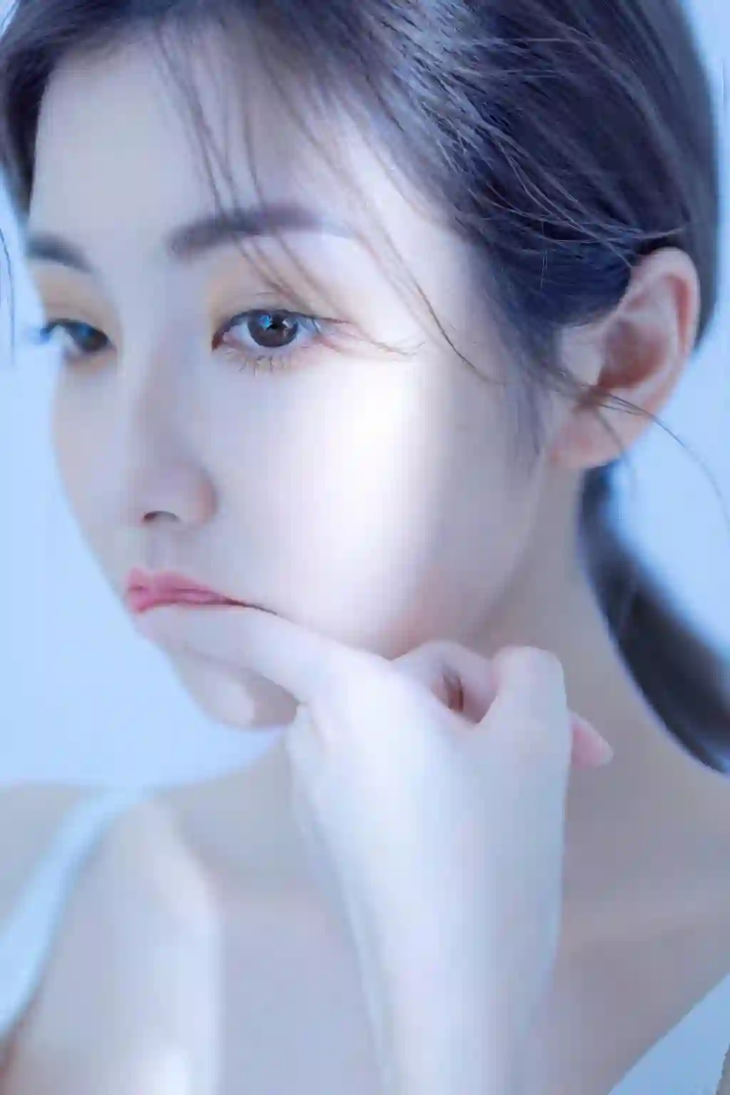 长发美女 可爱美女 清纯美女 白色吊带 