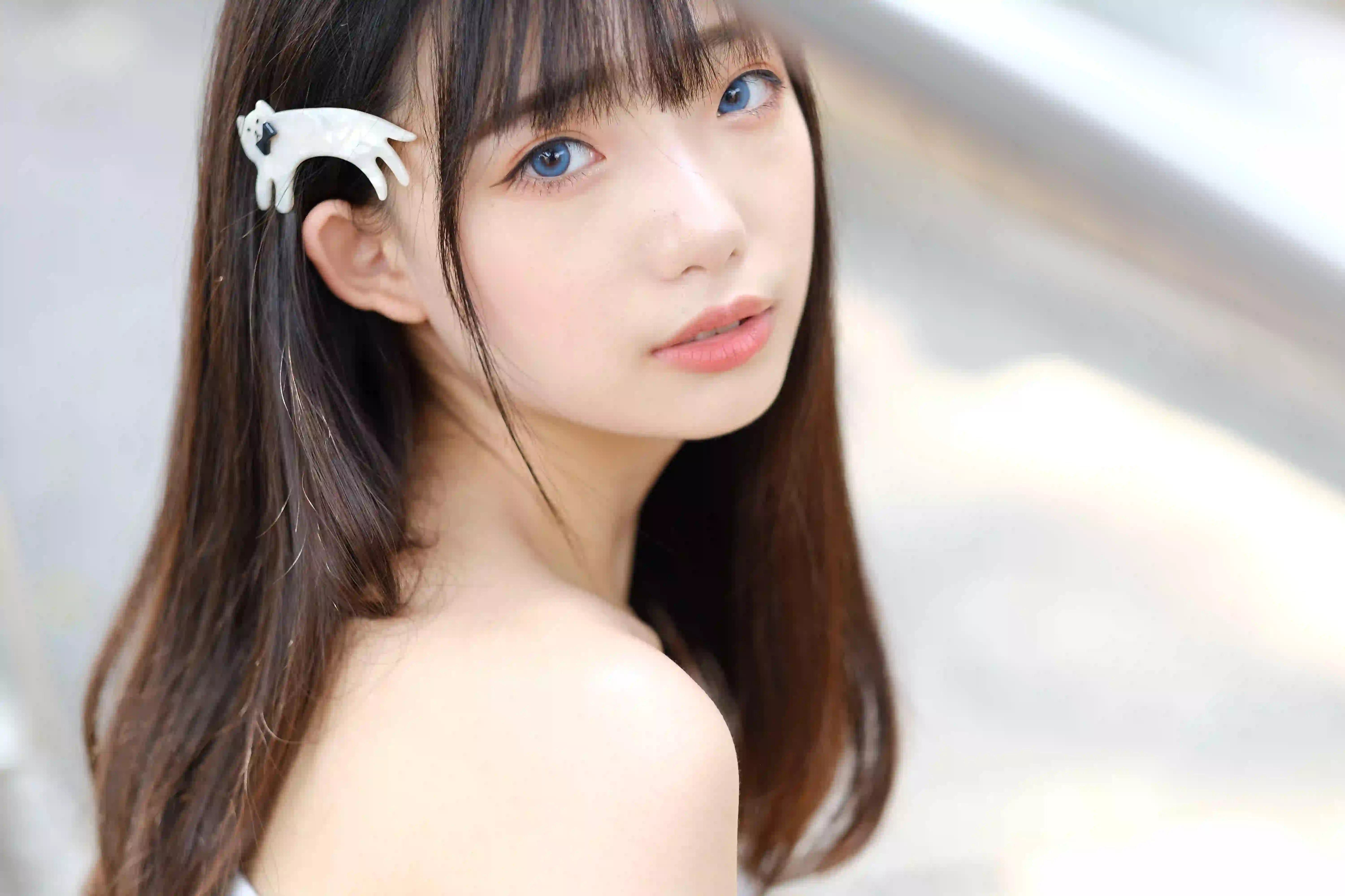白色衣服 牛仔穿搭 清纯美女 小猫发卡 回眸 美瞳