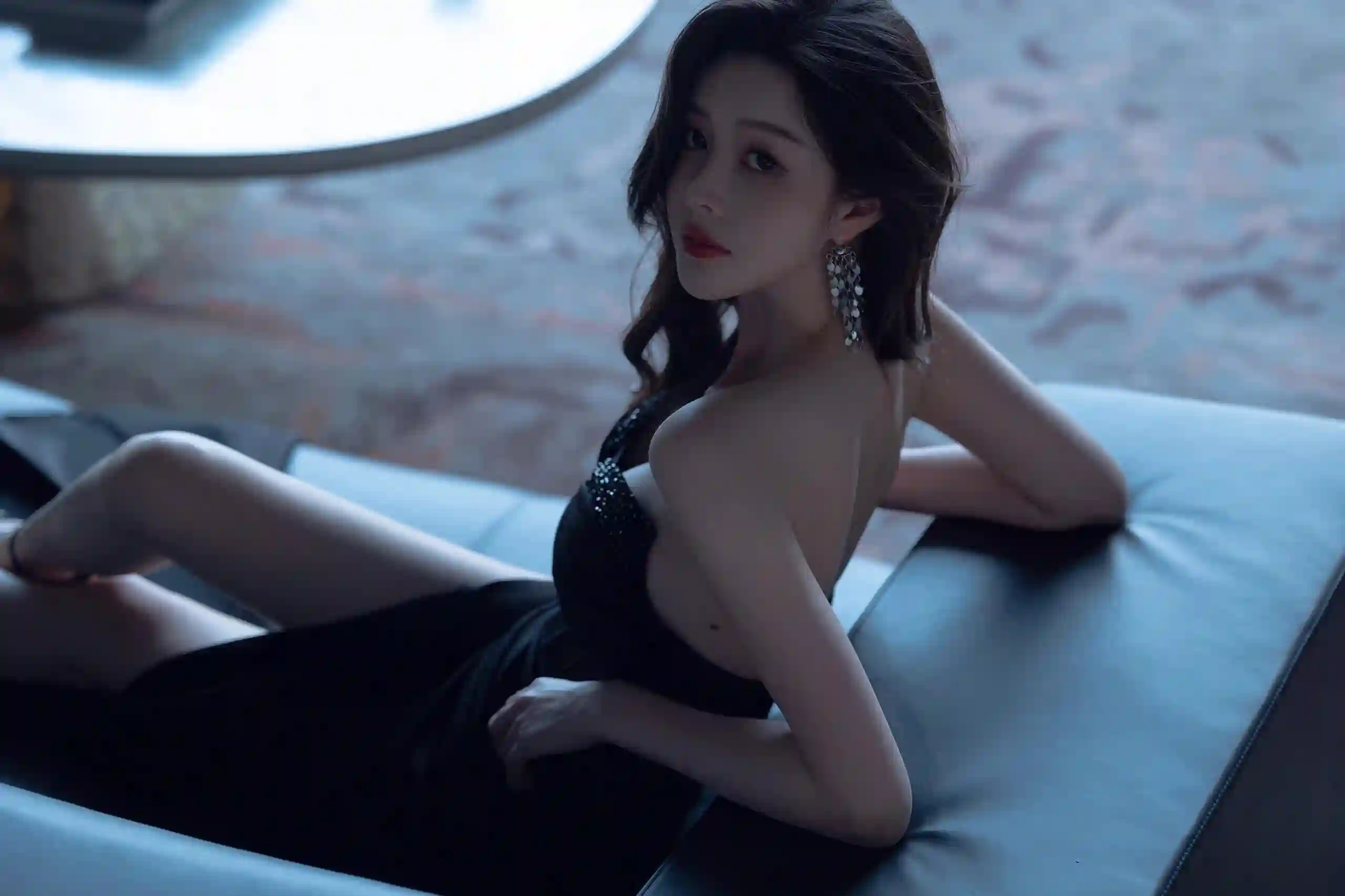 长发美女 长腿美女 黑色长裙美女 
