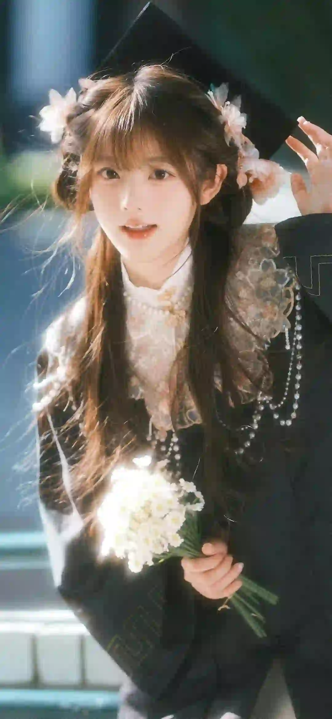 可爱清纯美女 毕业季 白色花朵