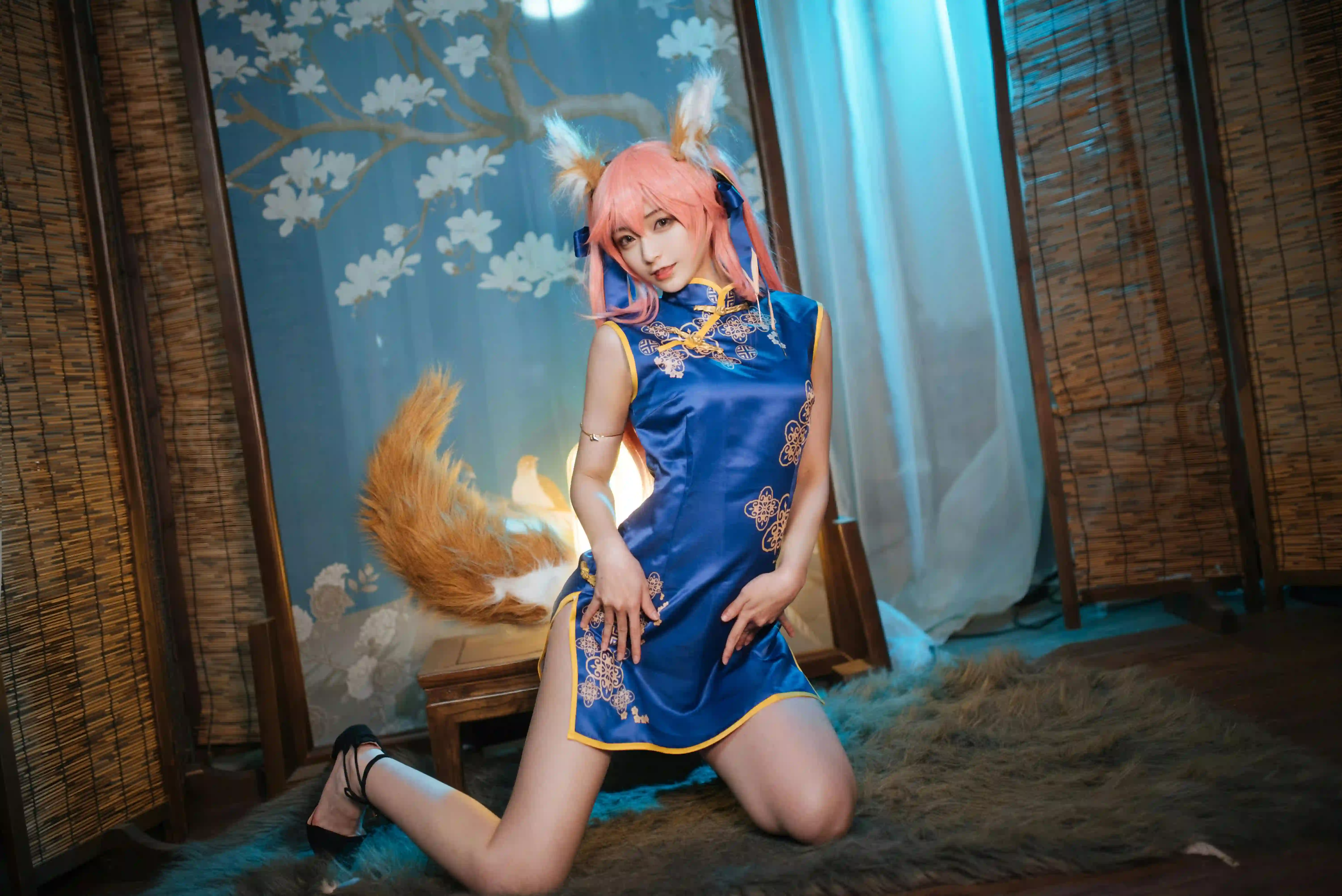 粉色头发 狐狸耳朵 旗袍 cosplay 室内场景