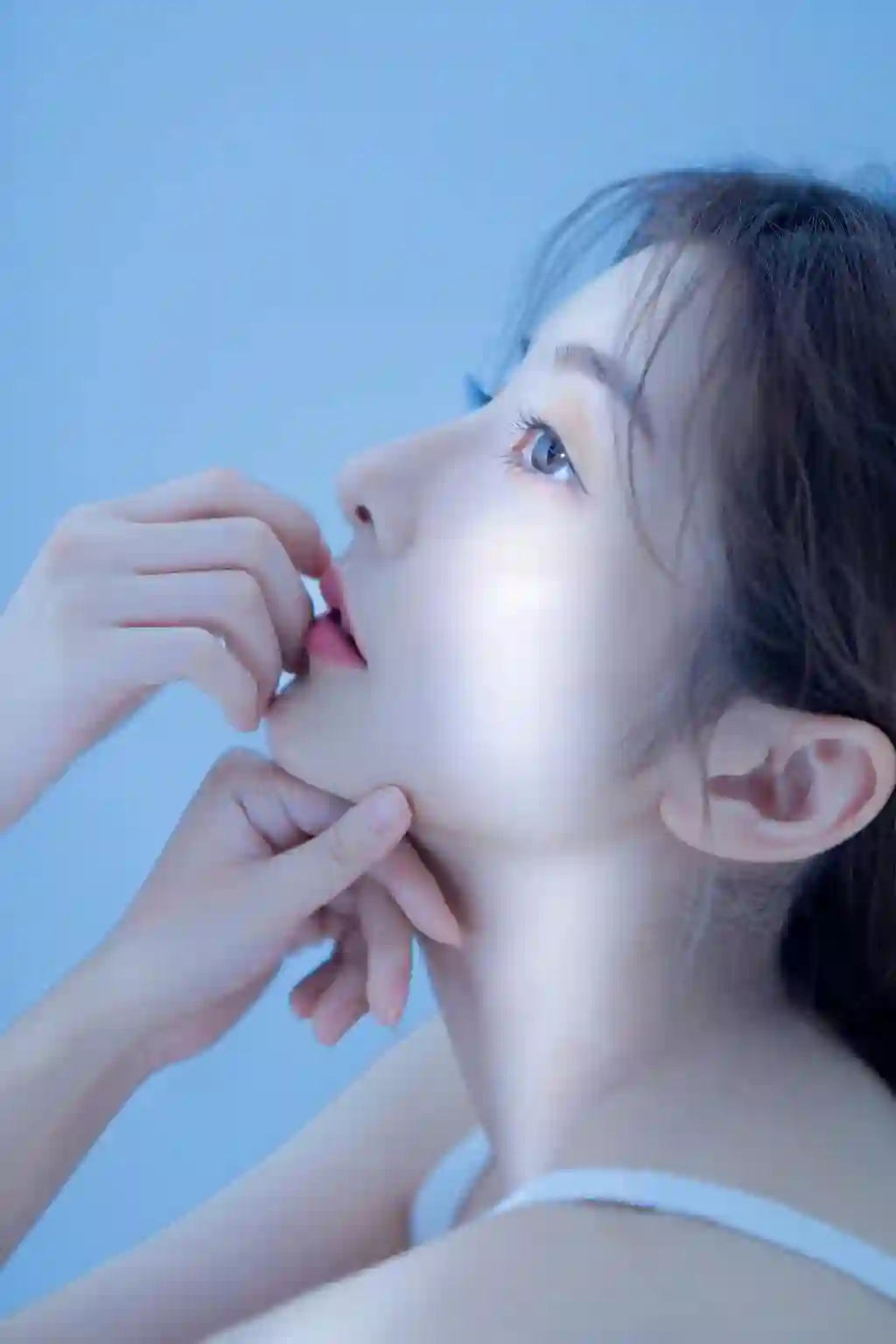 清纯美女 唯美 长发美女 吊带穿搭