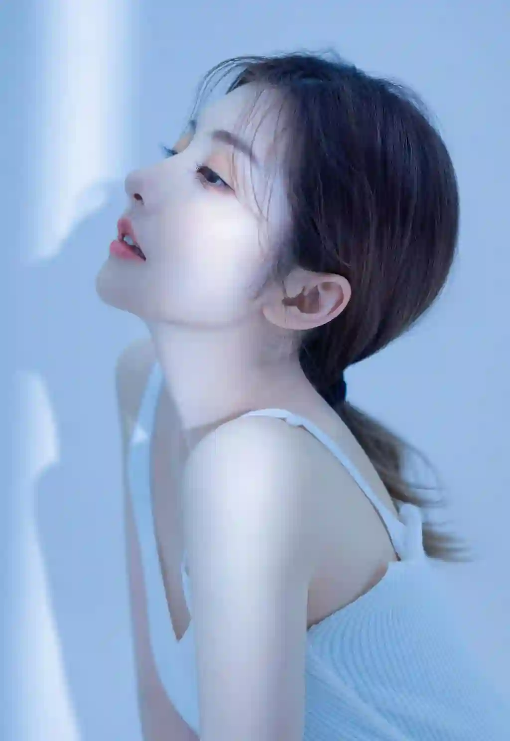 长发清纯美女 光 唯美 吊带美女 
