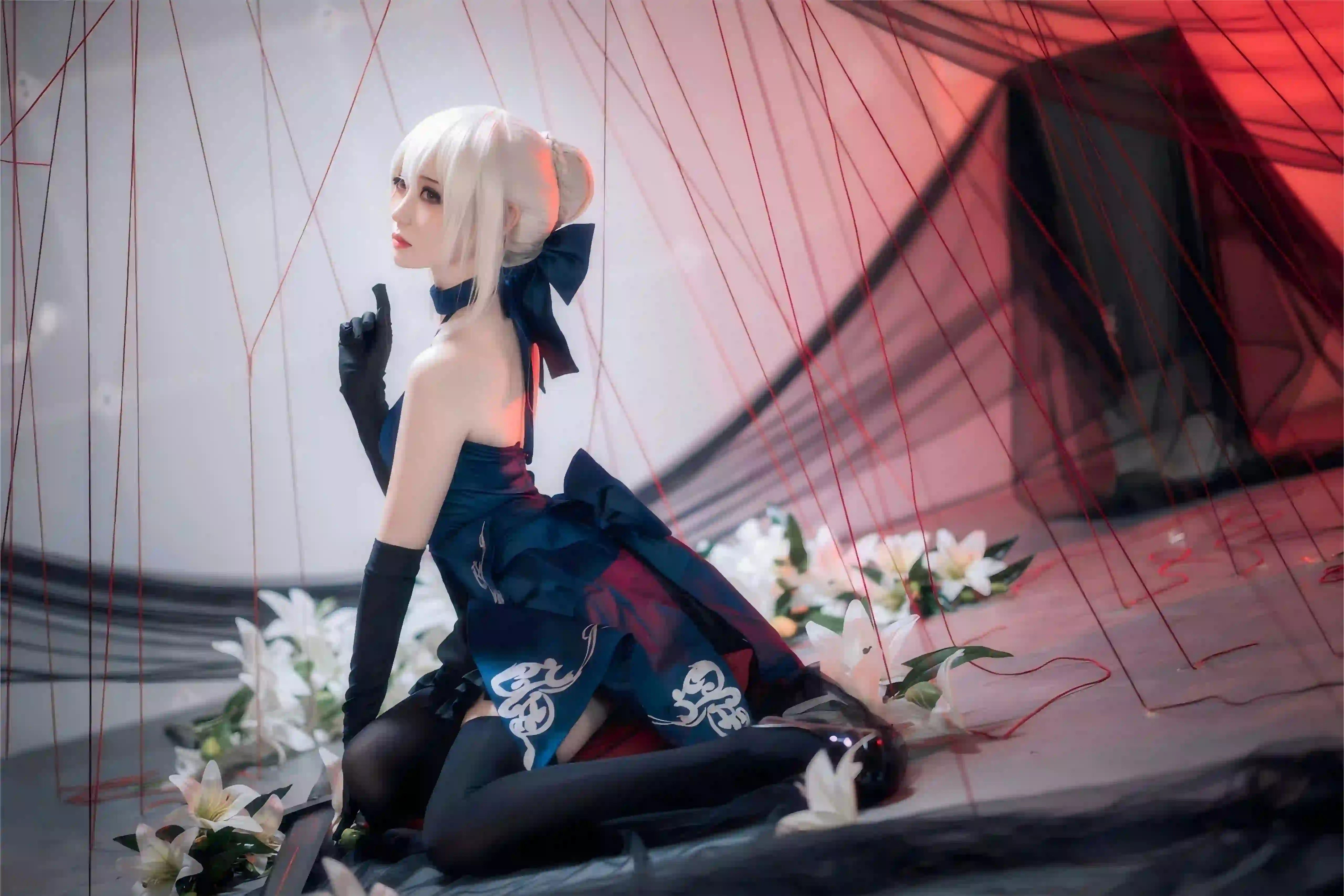 coser 白色头发 露背 剑 红色丝线 写真