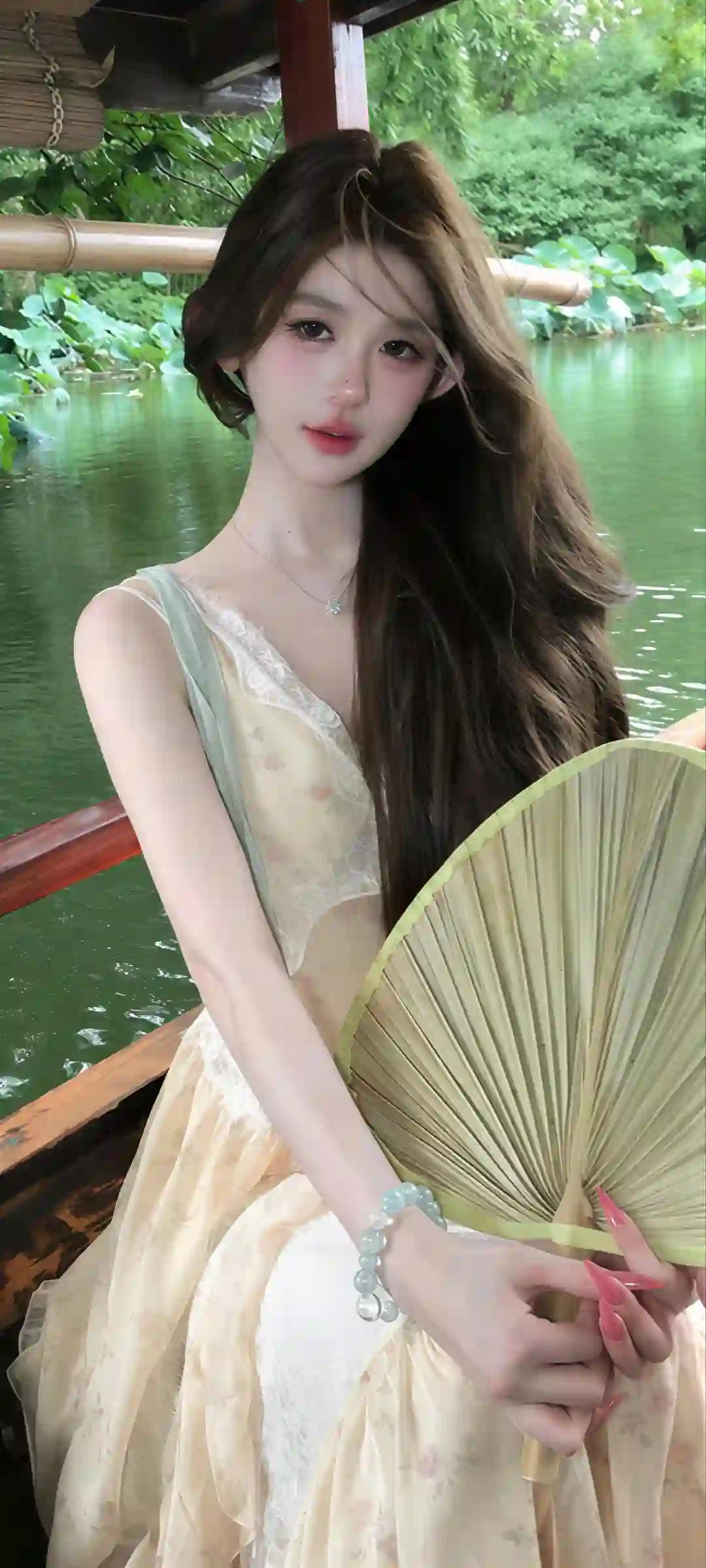 唯美少女 湖上泛舟 折扇 清新 中式园林 碎花裙