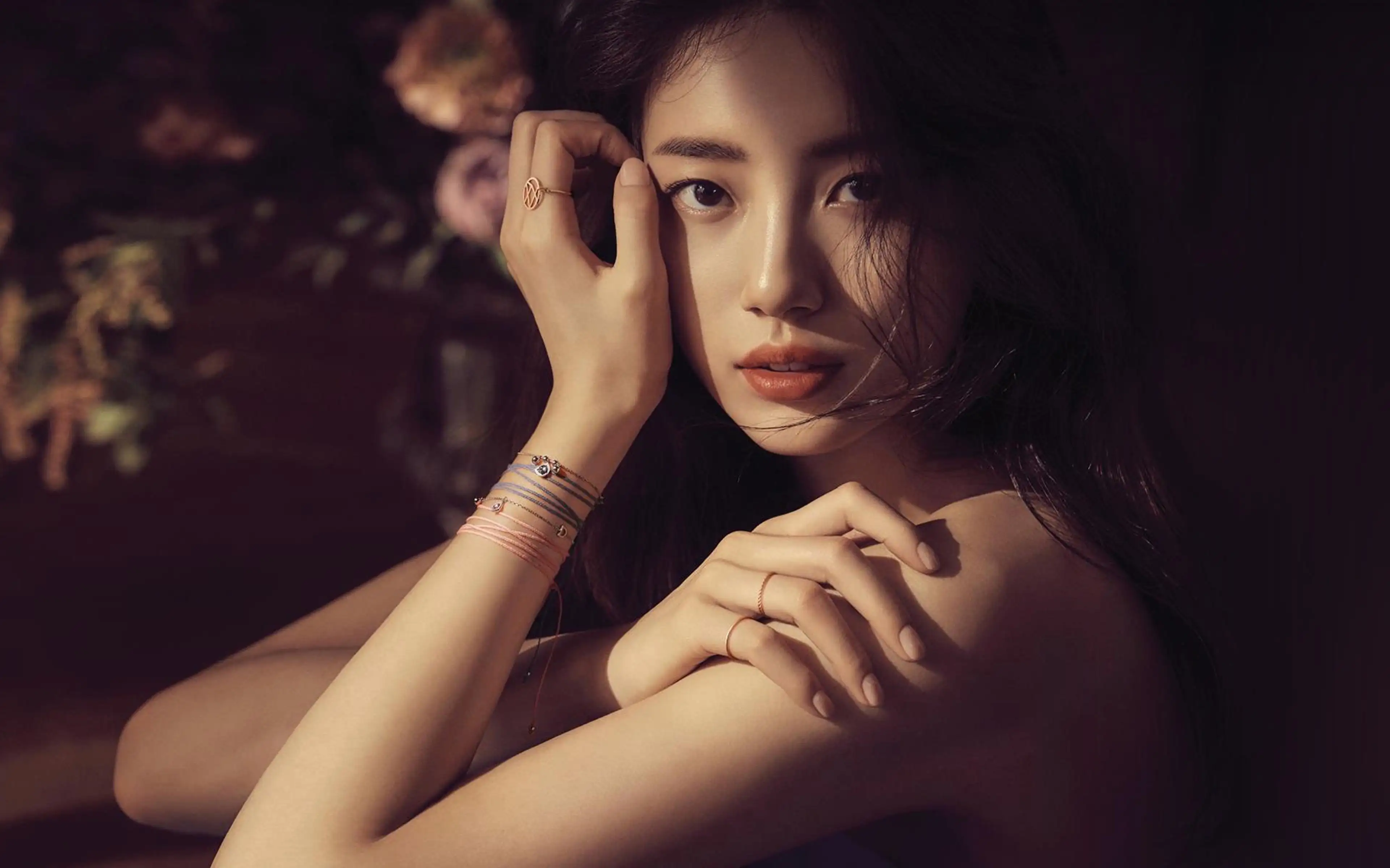 性感霸气，长相秀美的美女人像摄影壁纸图片