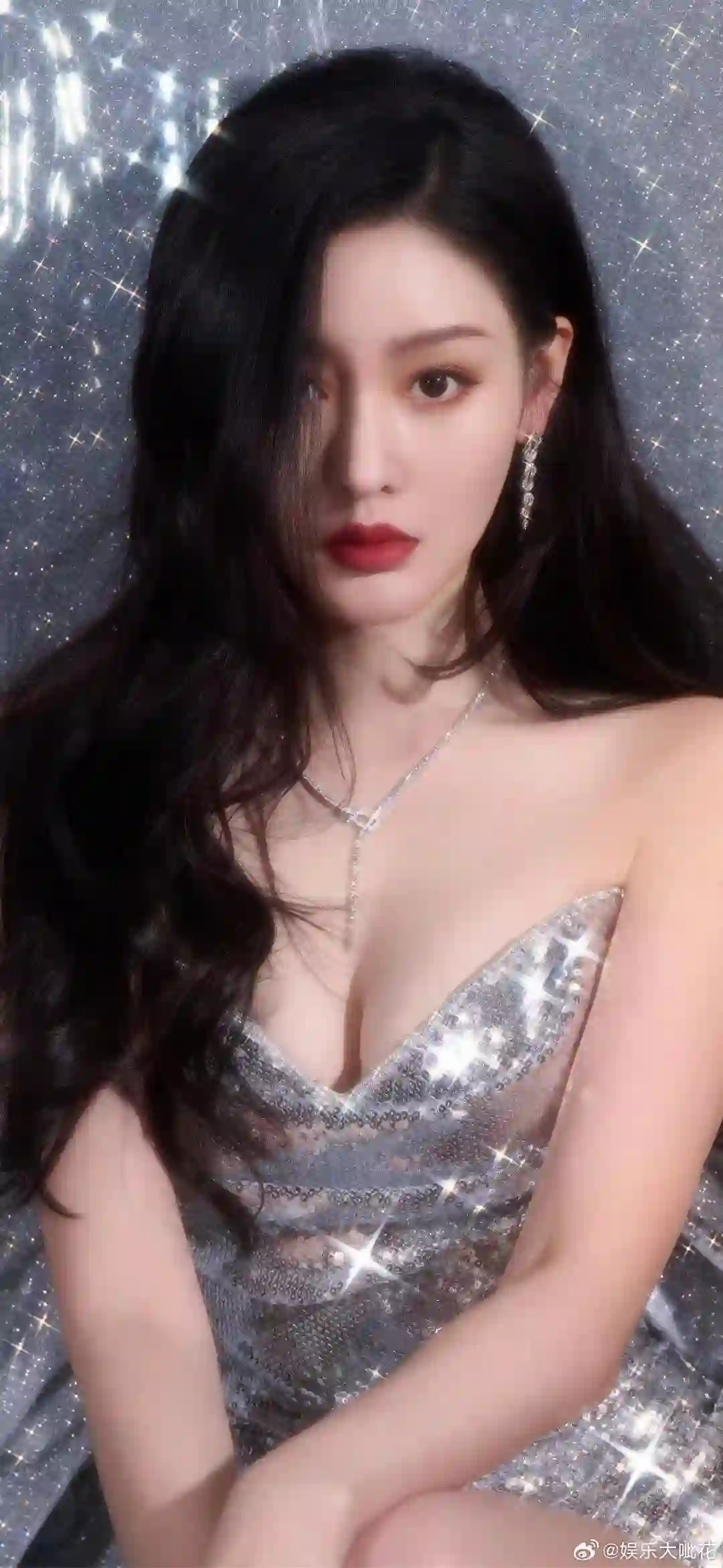 女星 写真 银色礼服 长发美女 冷艳 奢华 亮片