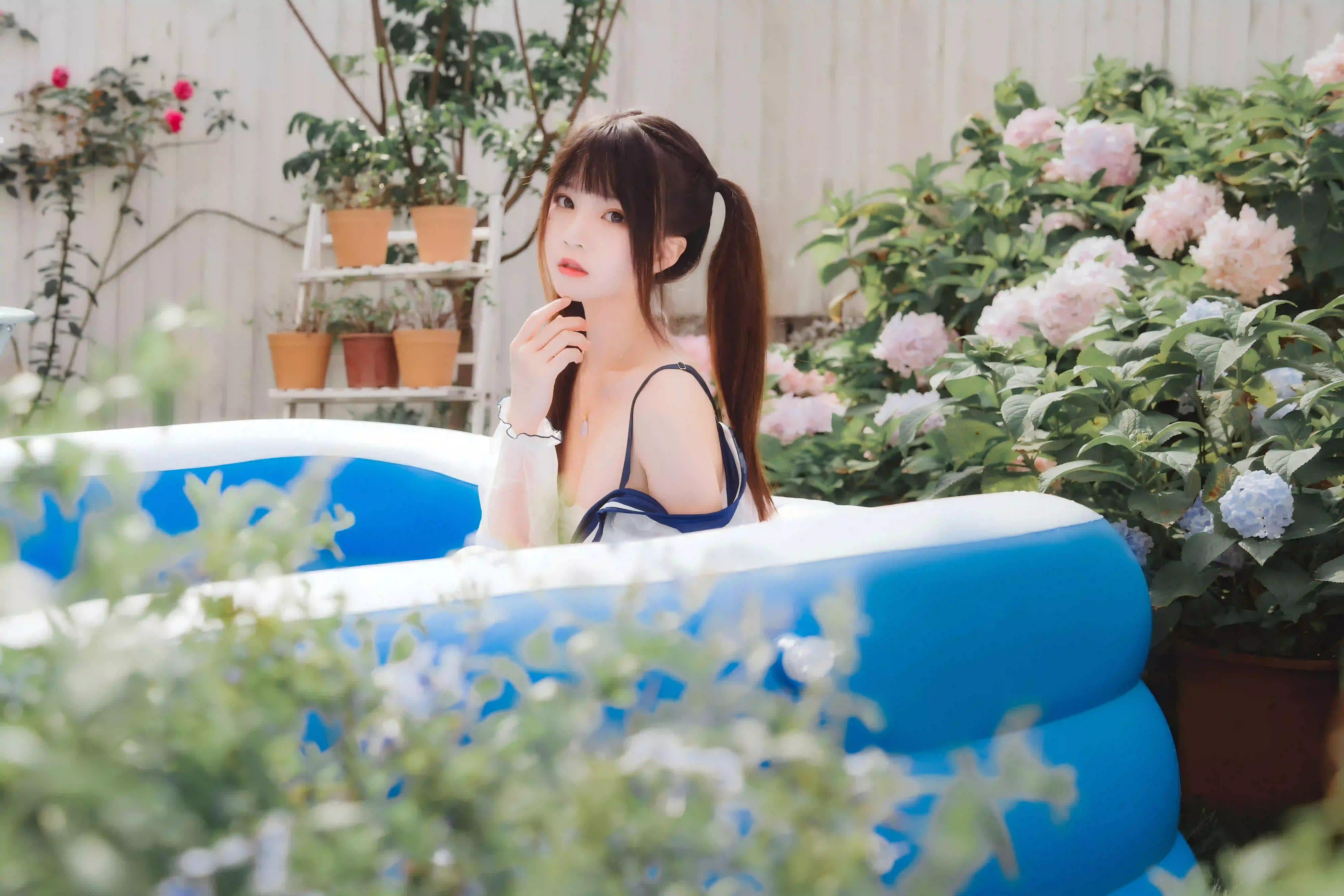 花 夏日吊带 吊带美女 性感美女 双马尾女孩 户外写真