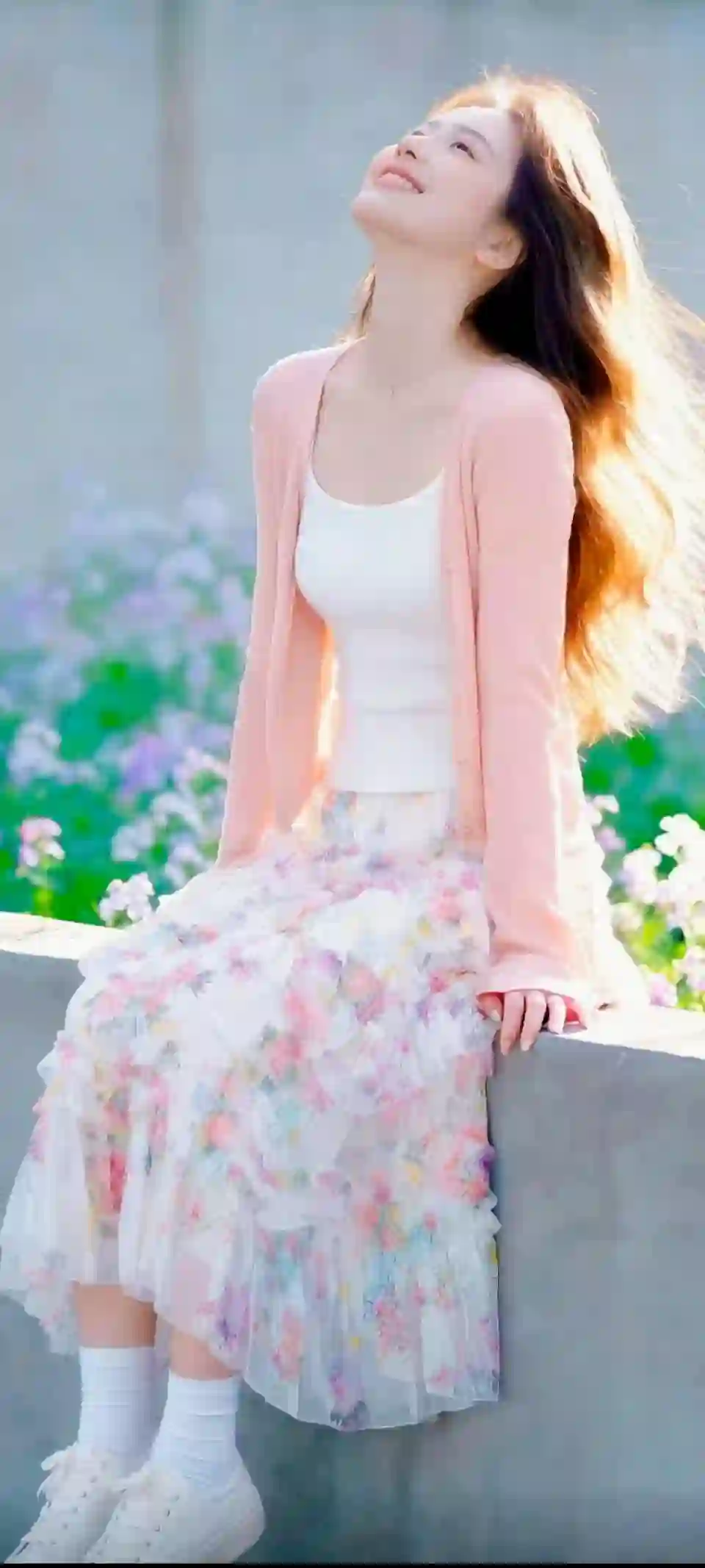 阳光 开衫 女孩 花卉 治愈 温暖 碎花裙