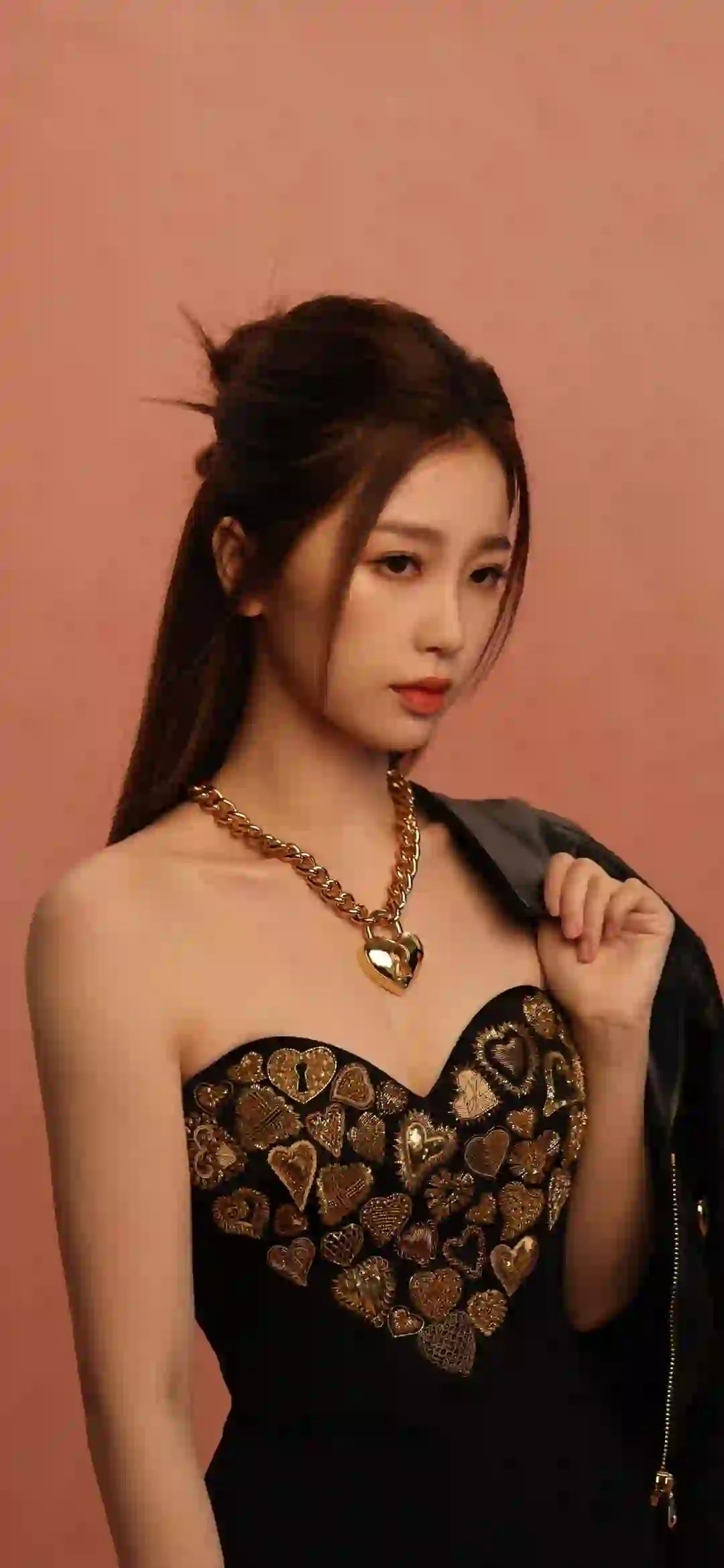 明星壁纸  长发美女 虞书欣 性感美女 酷酷