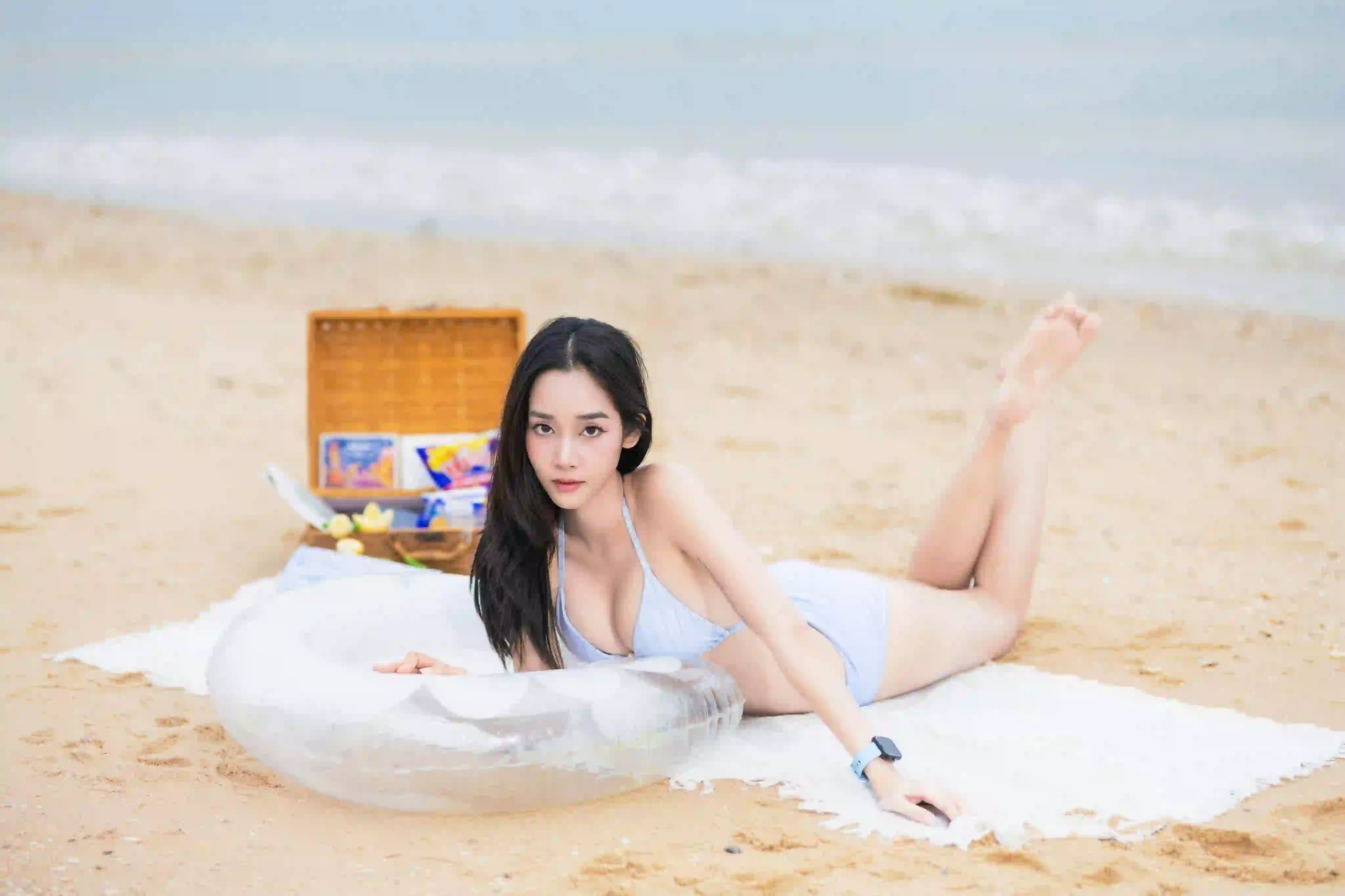 沙滩 泳装美女 性感美女 户外 海 沙滩美女