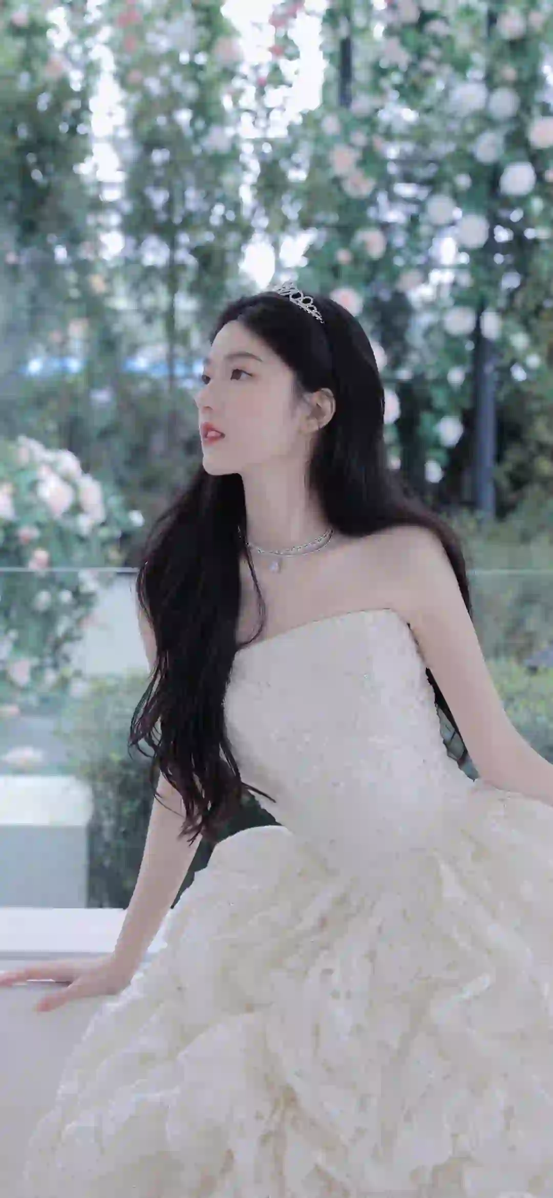 公主 长发清纯美女 抹胸穿搭 白色婚纱抹胸长裙 甜美