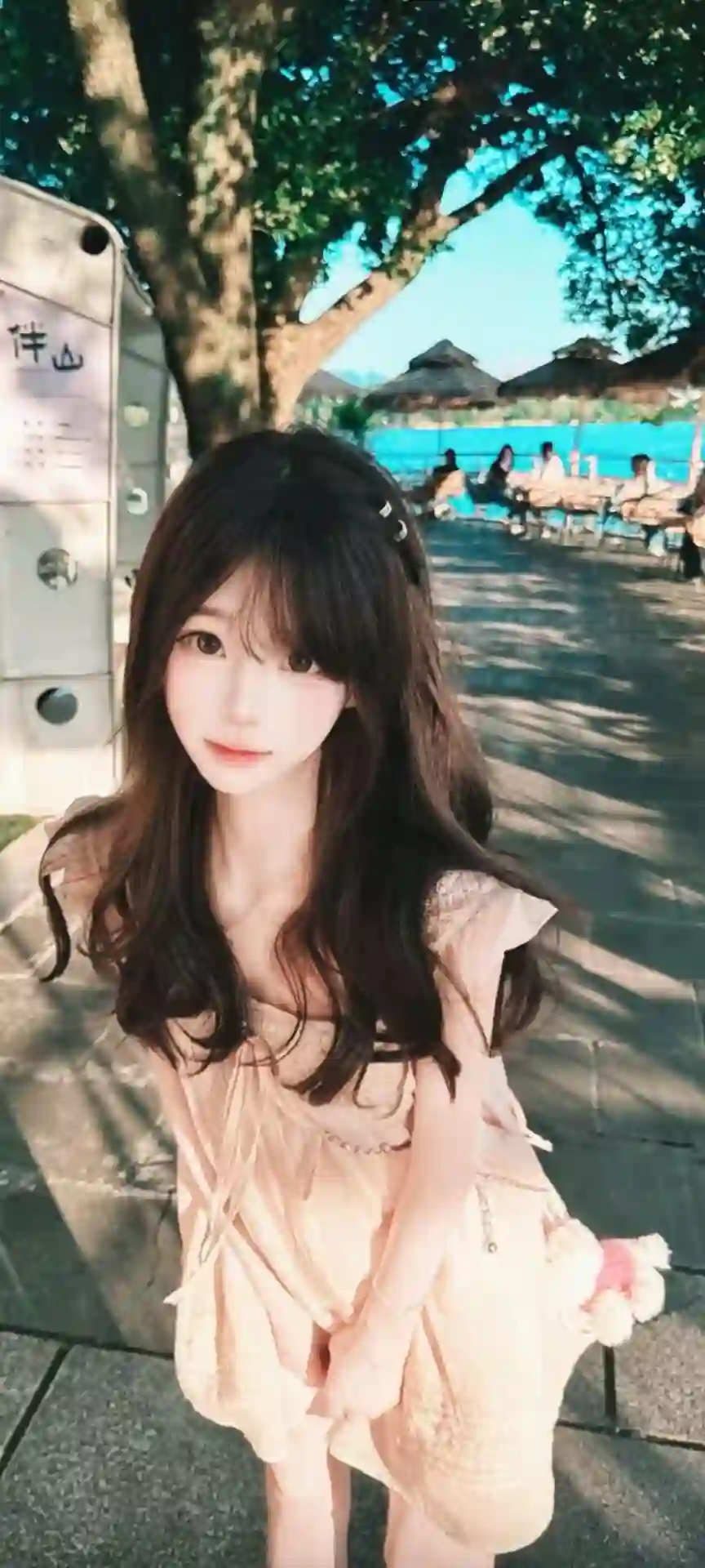 清纯少女 粉色连衣裙 阳光树影 户外写真 治愈