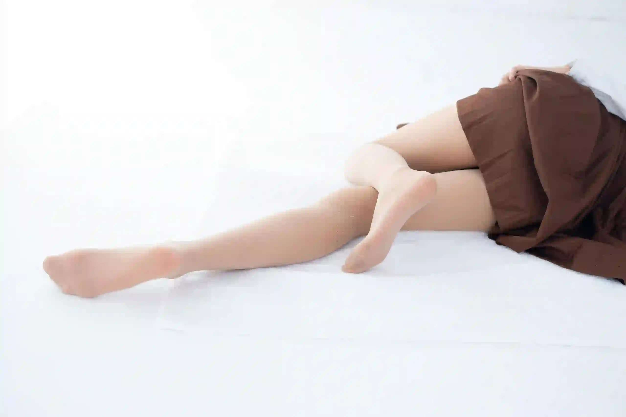 长发美女 长腿 性感 大长腿 棕色长裙 美腿