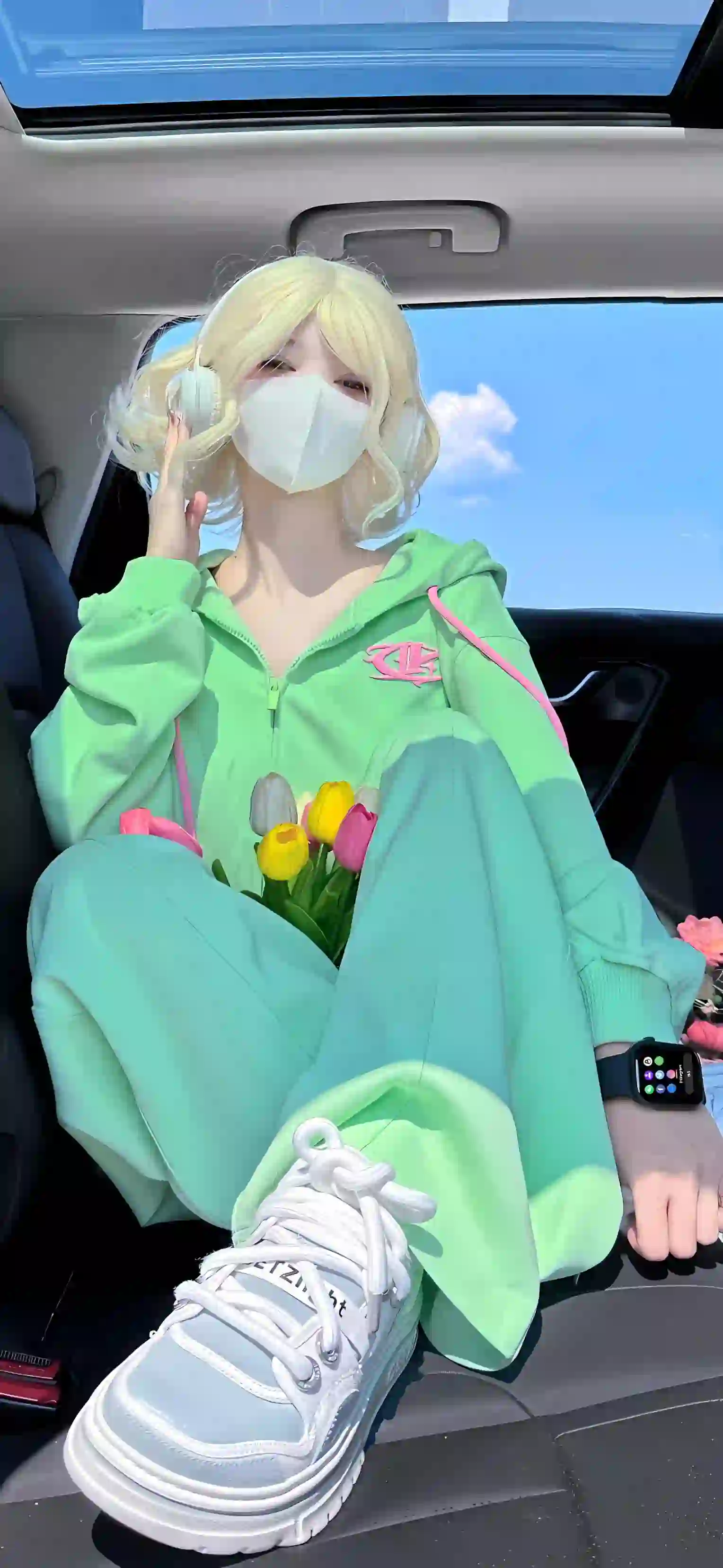 长发美女 绿色 车内