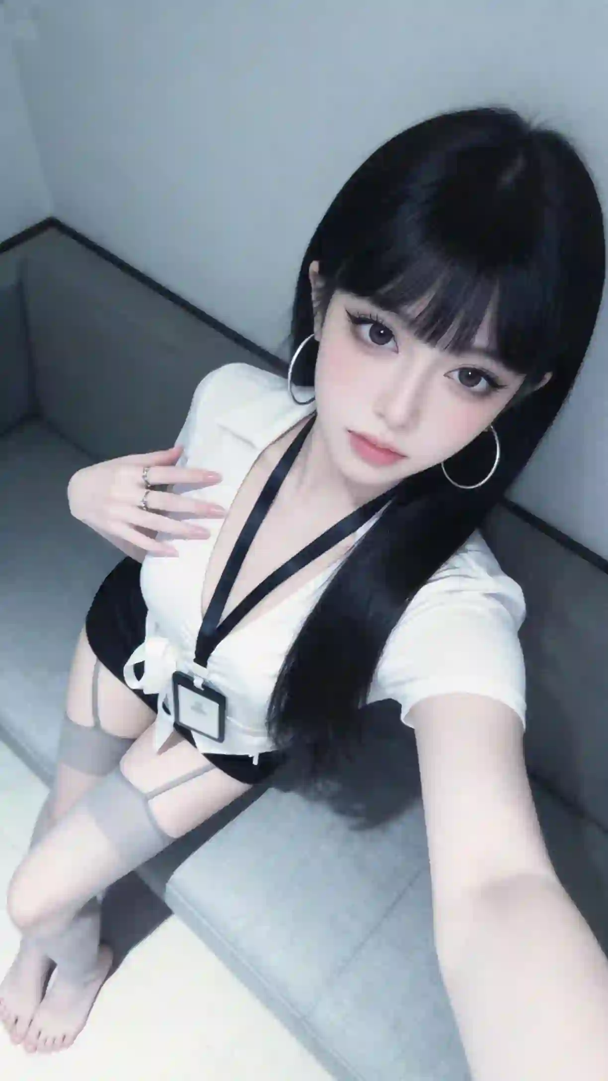 黑色长发 少女 沙发自拍 时尚穿搭 甜美 长袜