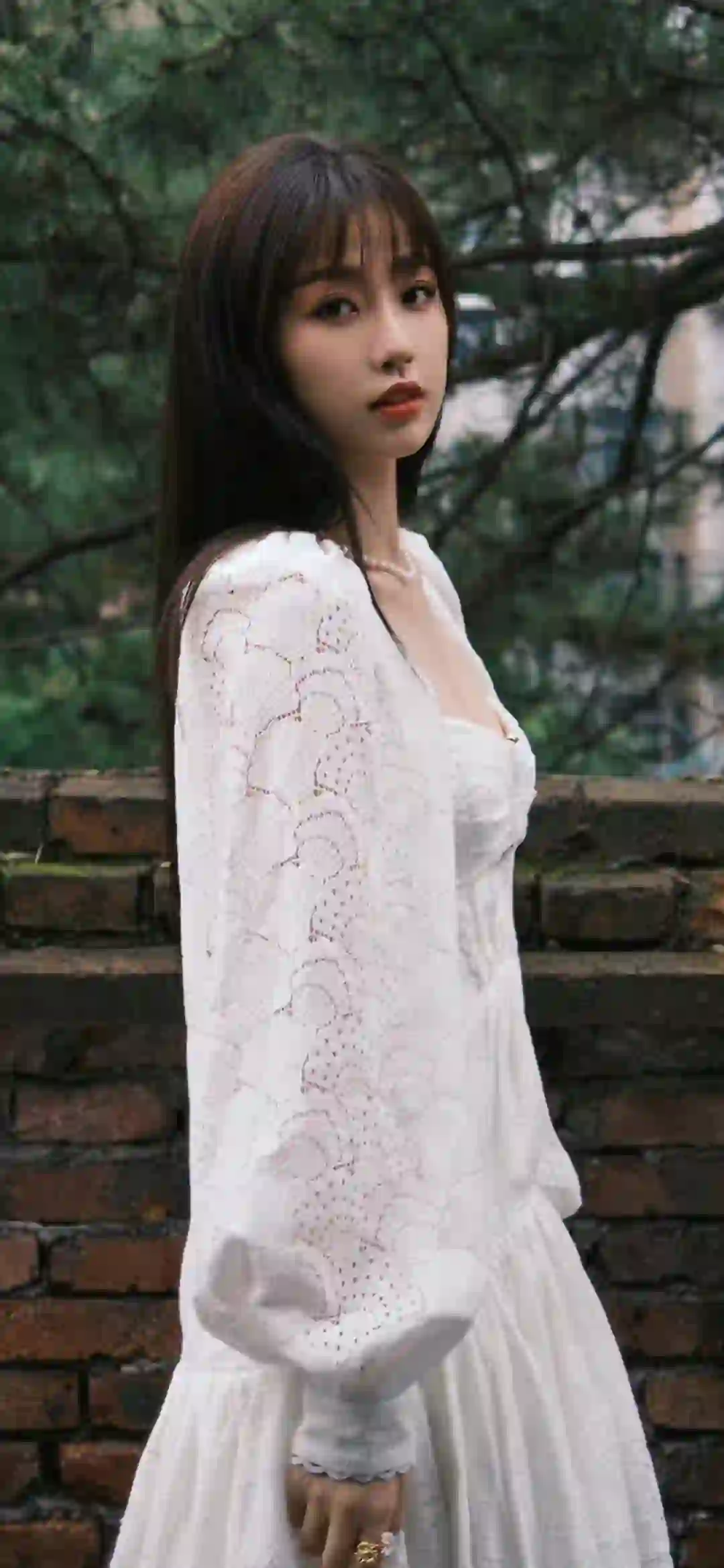 虞书欣 长发白裙 户外写真