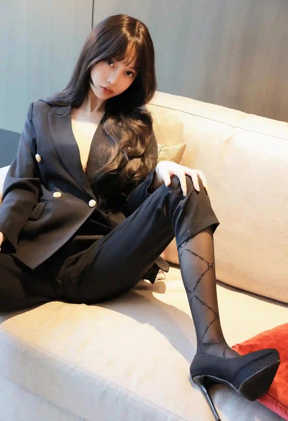 长腿黑丝美女 制服 写真 黑色丝袜 黑色西装 居家写真 性感美女 