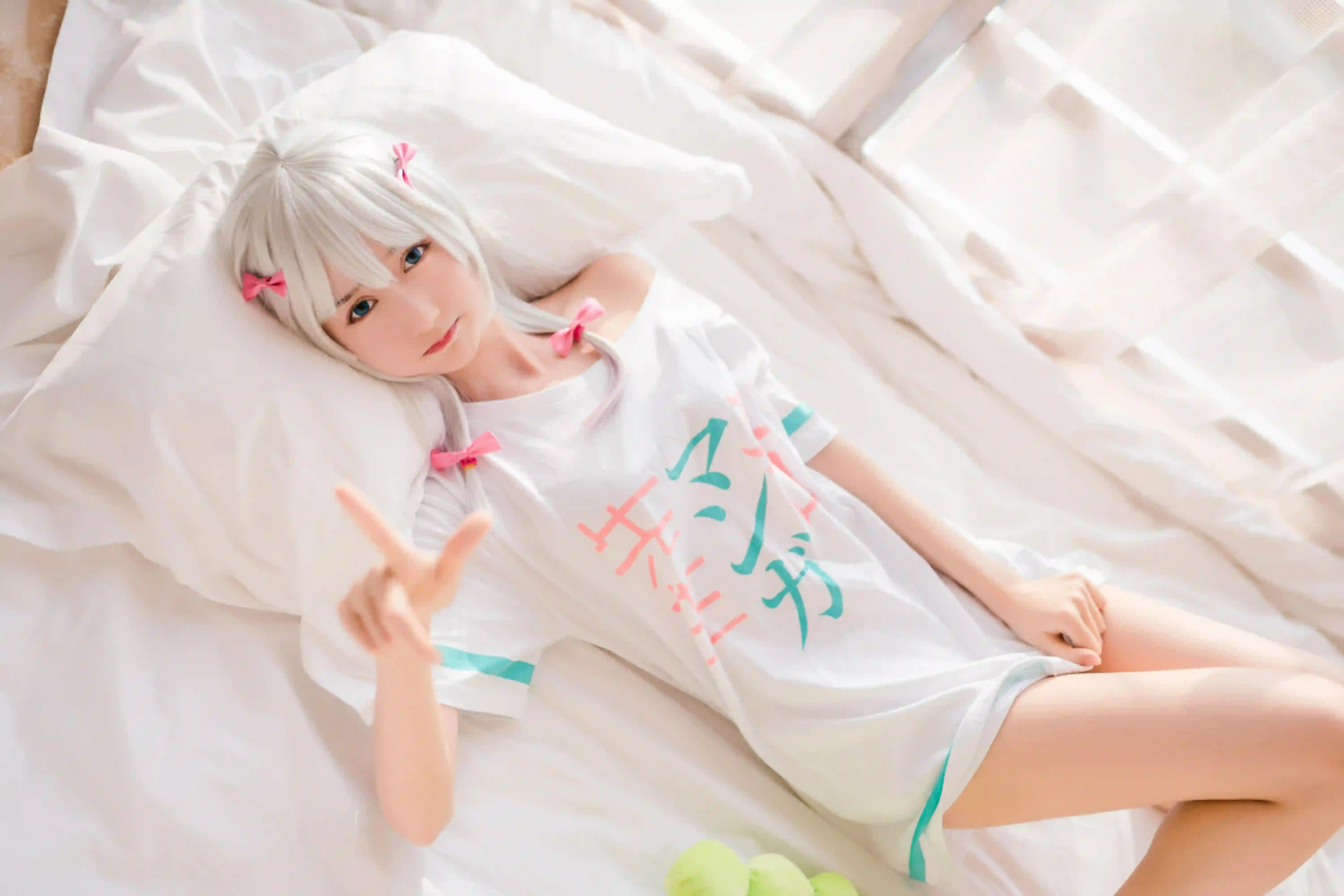 白色长发 可爱女孩 居家写真 睡眠