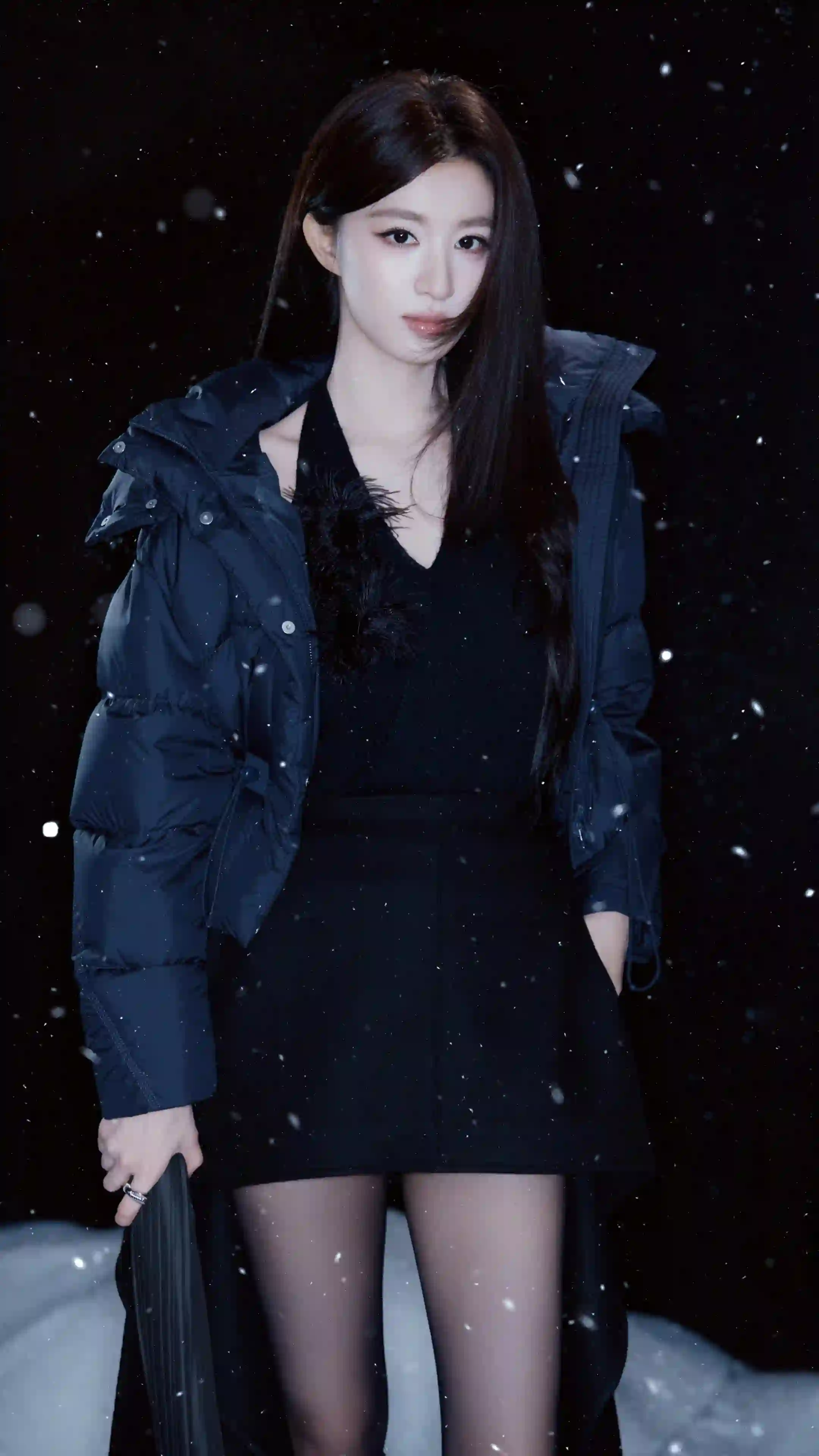 雪景 冷艳美女 黑色穿搭 时尚写真 冬季 暗黑风格 丝袜美腿 王楚然