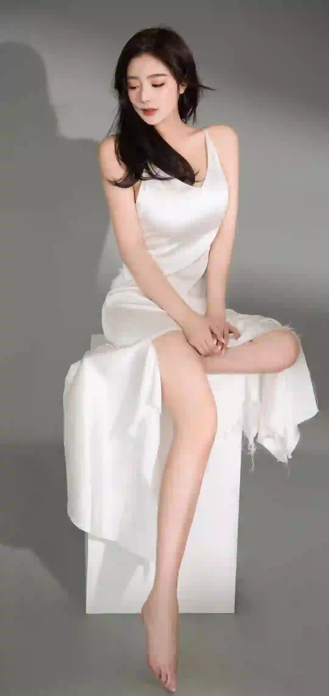 白色吊带裙美女 长腿美女 写真