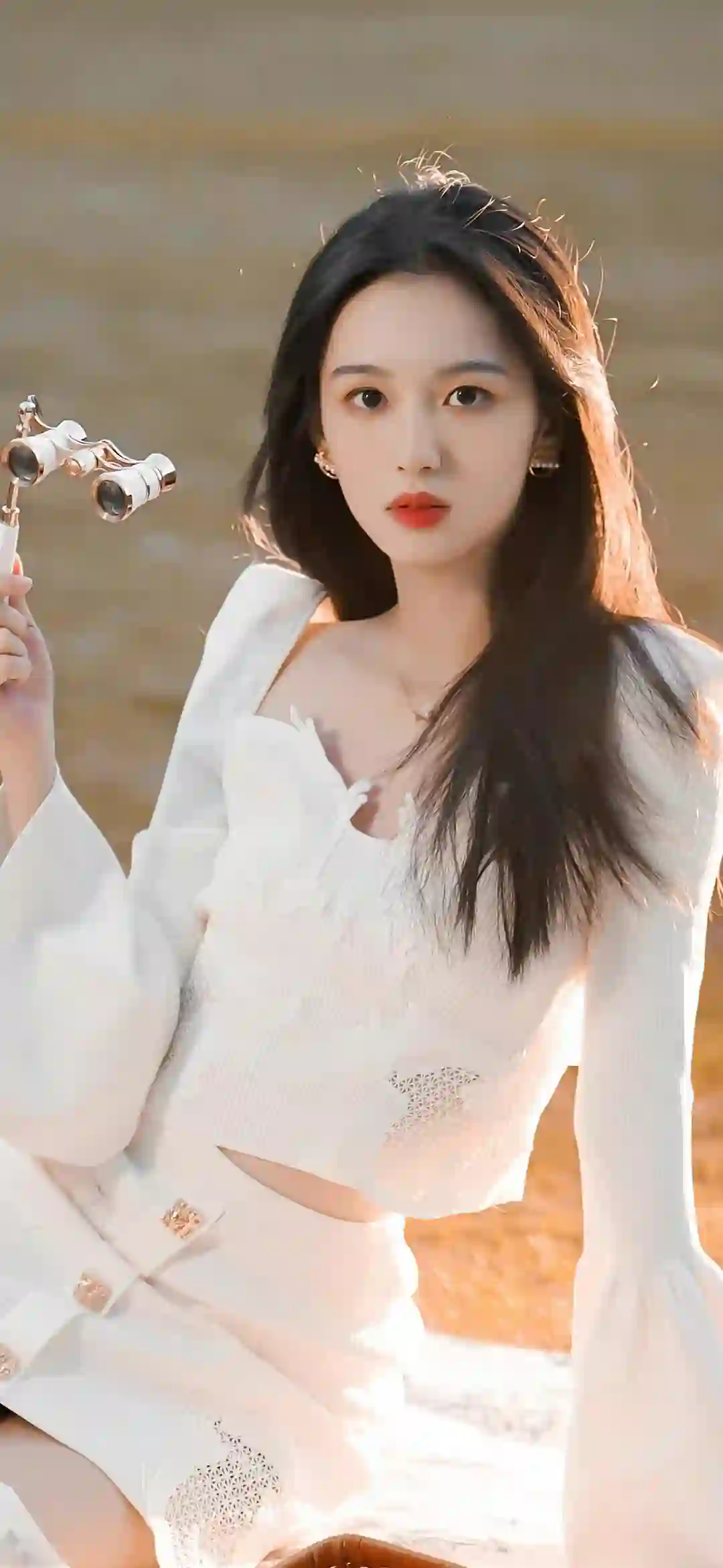 美女 白色衣服 时尚美女 周也 户外 阳光